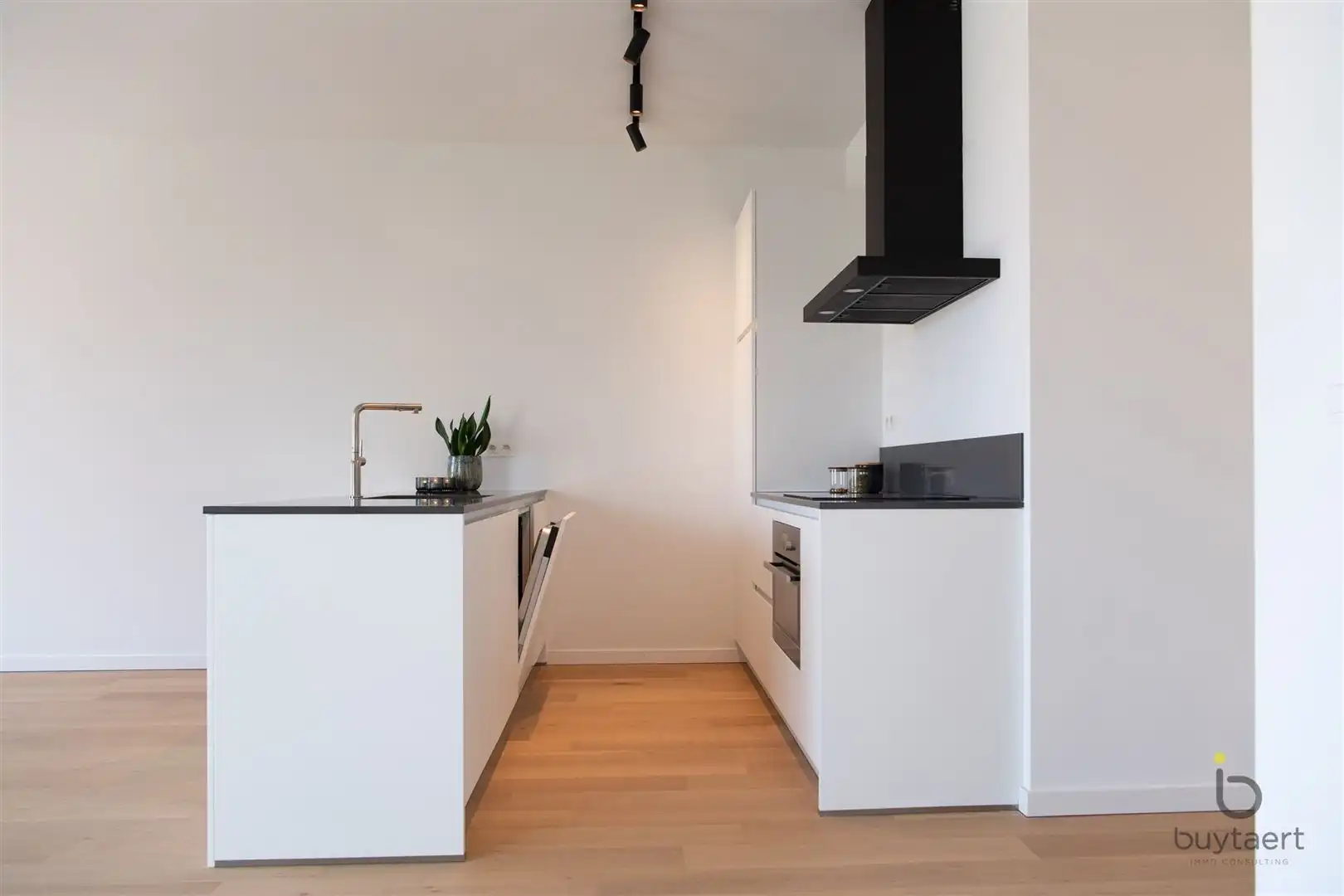 Nieuwbouw appartement met ruim terras en parking te Zoersel. foto 8