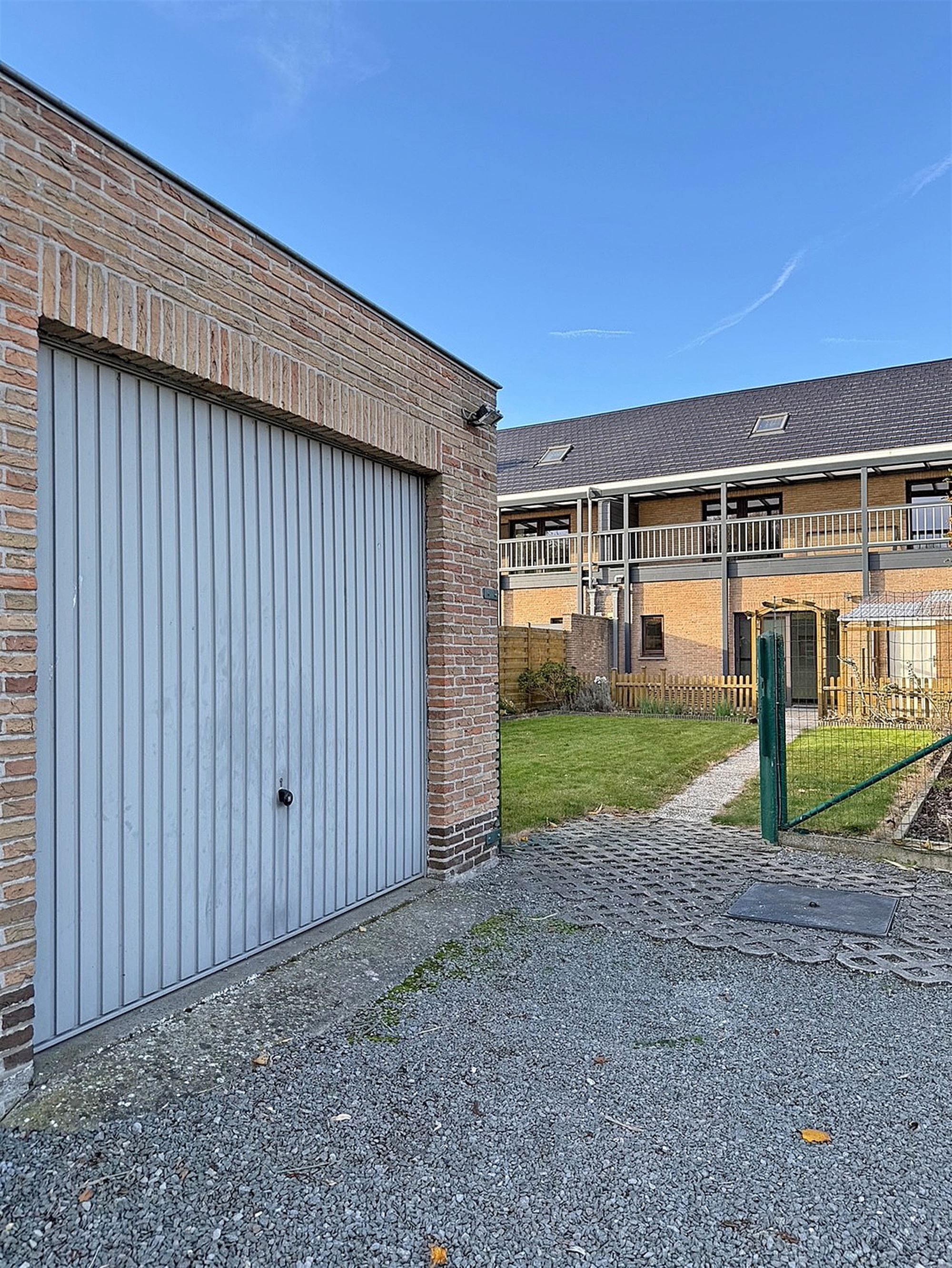 DORPSWONING met 3 slaapkamers, garage & tuin/terras  foto 9