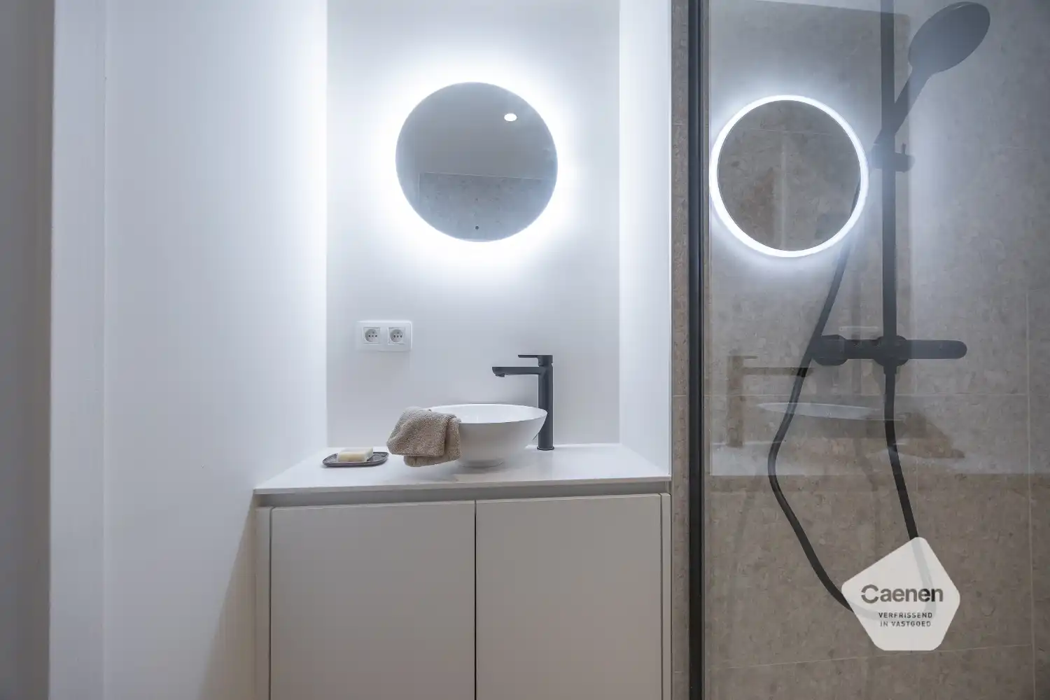 Gerenoveerd drie slaapkamer appartement foto 19