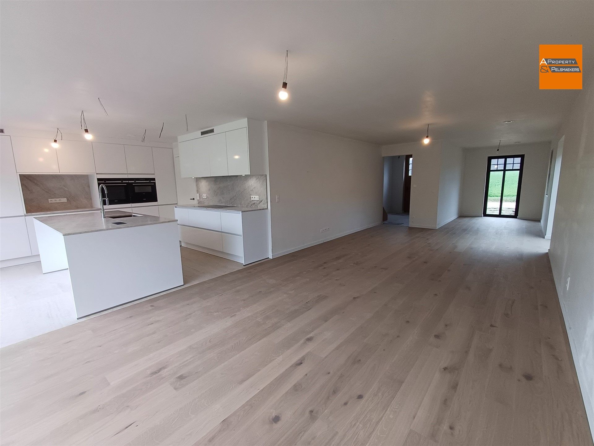 Nieuwbouwwoning met 4 slaapkamers foto 6