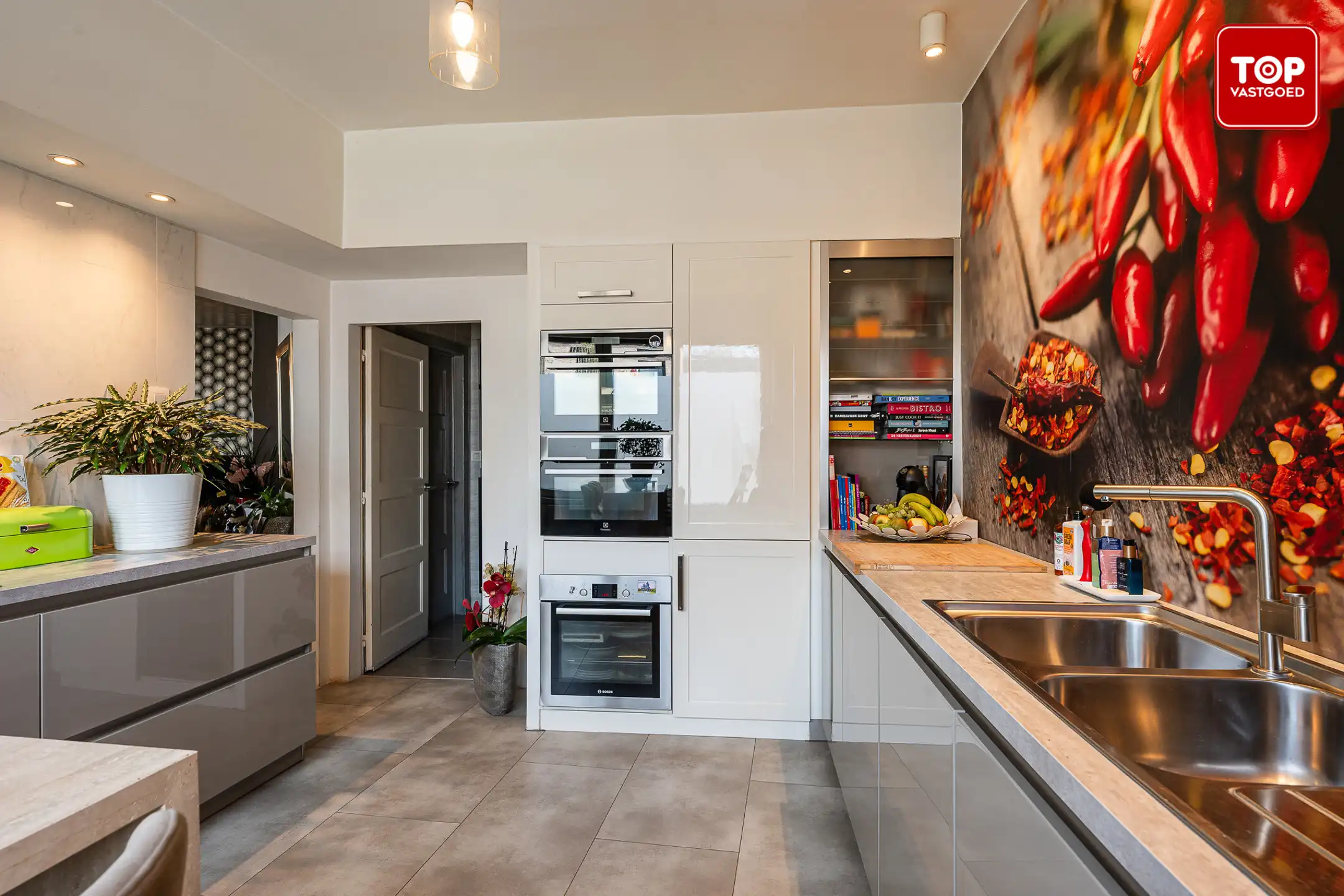 Statige, lichtrijke woning met 3 slaapkamers en stadskoer foto 12