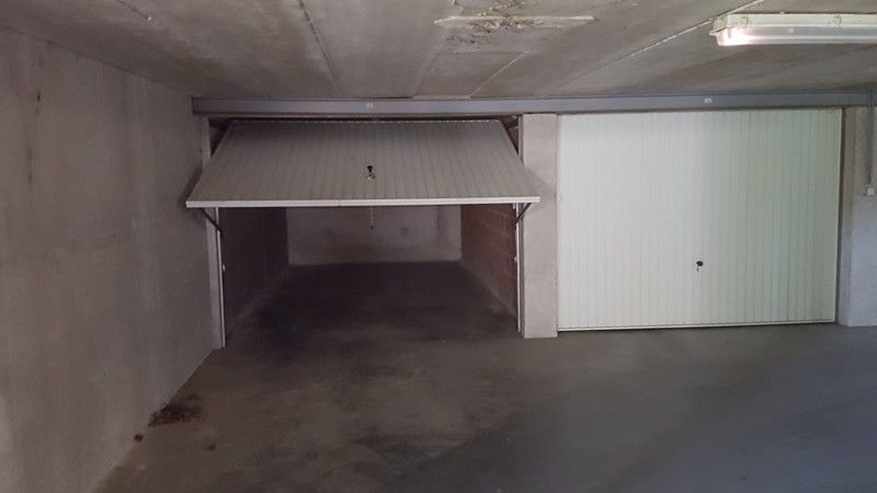 Afgesloten garage in centrum Beveren te huur foto 3