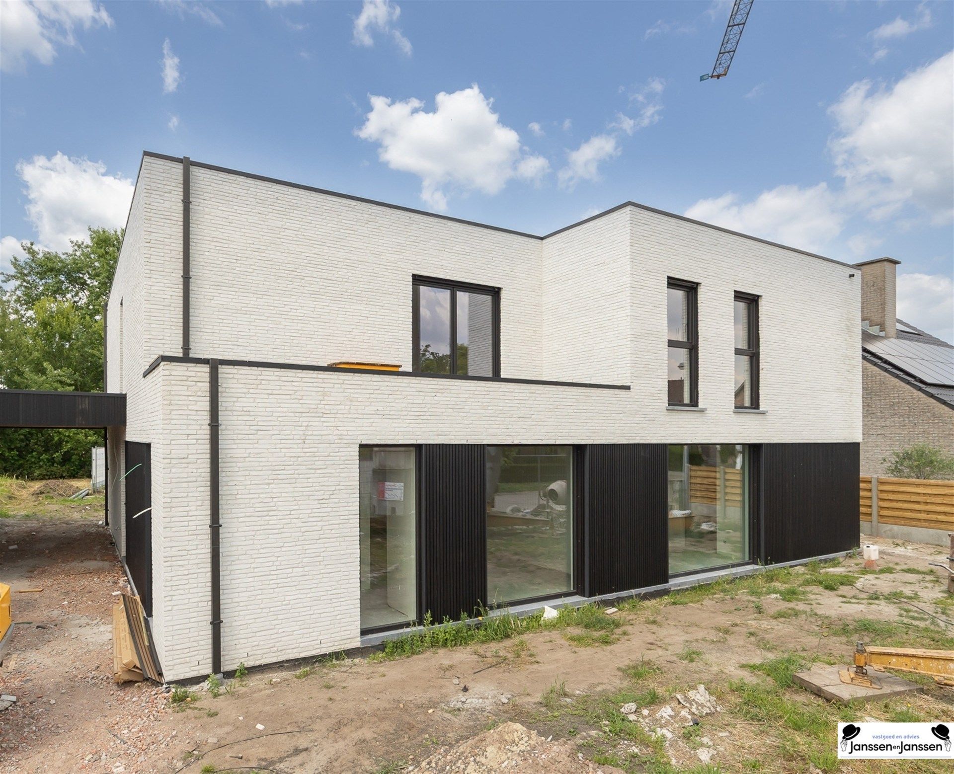 Instapklare, energiezuinige halfopen woning met moderne luxe op toplocatie in Geel foto {{pictureIndex}}