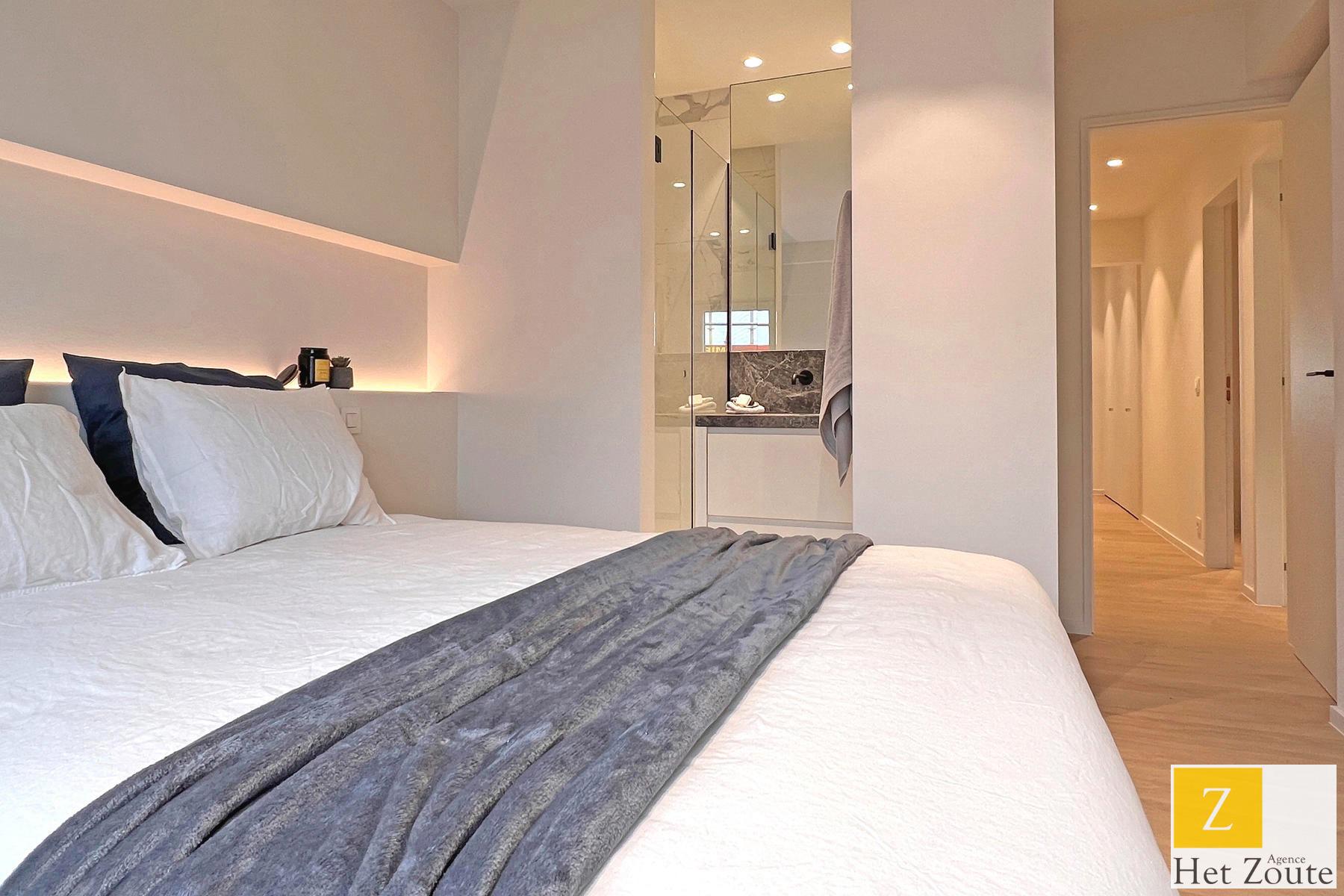 Uitstekend gerenoveerd appartement met frontaal zeezicht foto 12