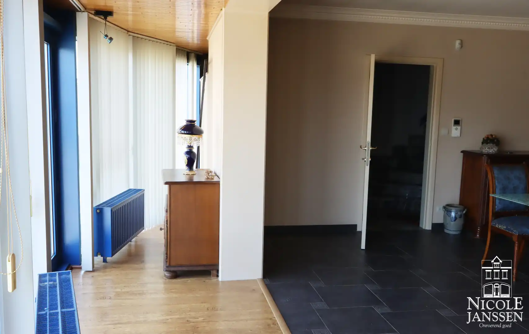 Handelspand met bovenliggend appartement gelegen op een gunstige locatie foto 11