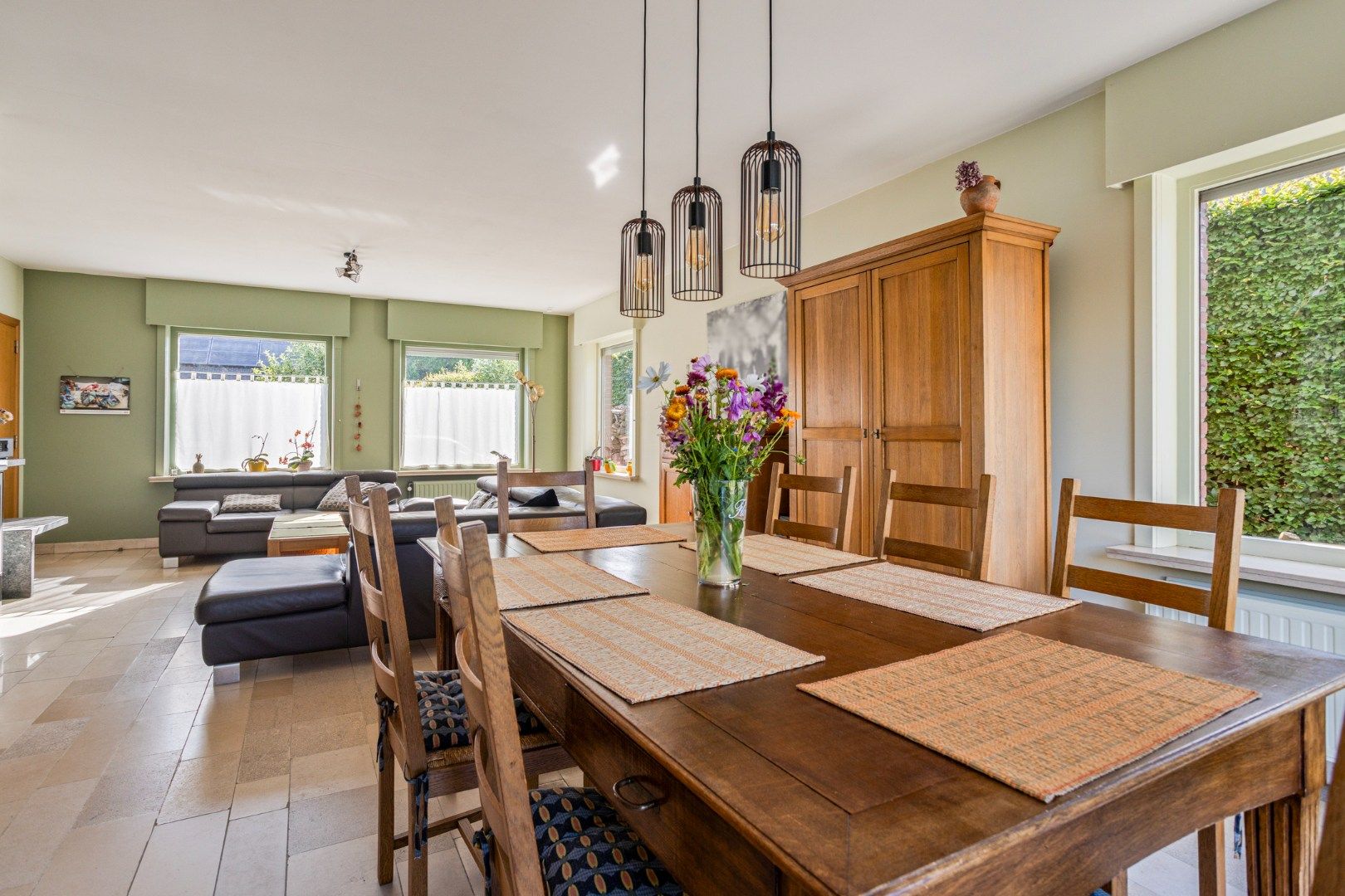 Heel ruime woning met 6 kamers in een oase van rust! foto 3