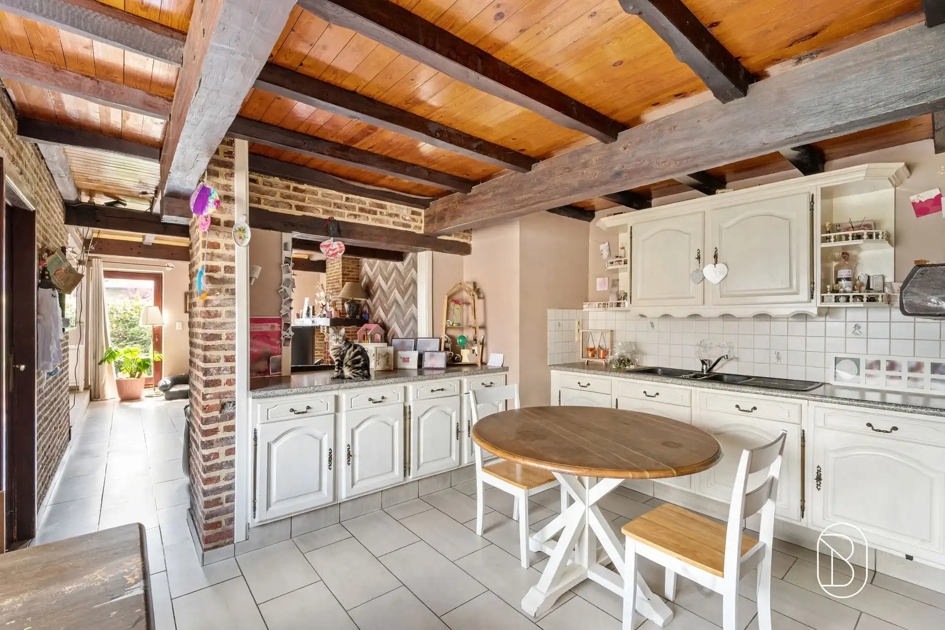 Ruime woning met 5 slpk, garage en bijgebouw op 2.279 m² foto 12