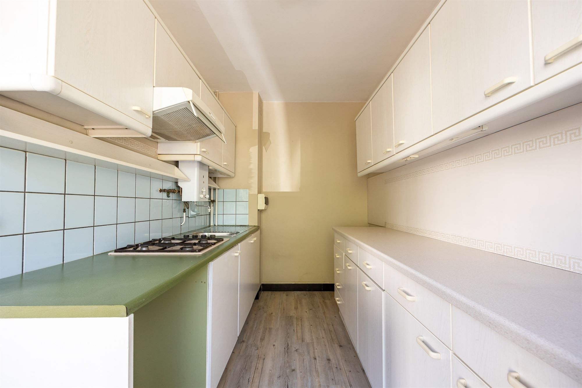 Op te frissen appartement met zuidgericht terras foto 5