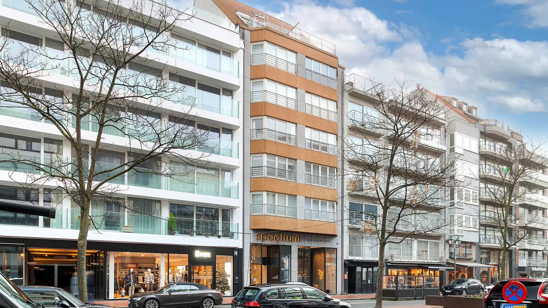 Penthouse met ruime terrassen nabij het strand te koop foto {{pictureIndex}}