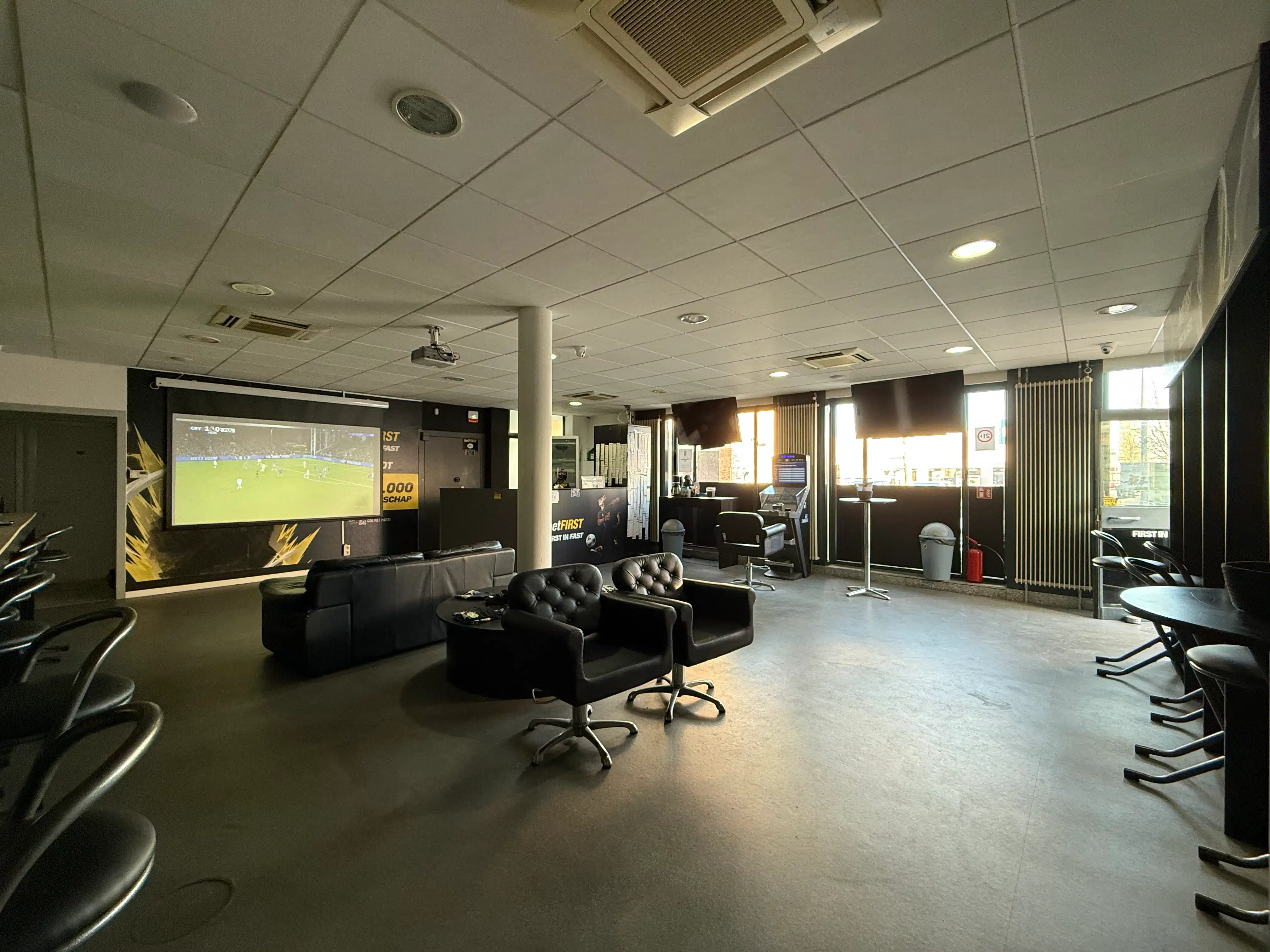 Hoek handelsgelijkvloers 95 m² + kelder foto 3