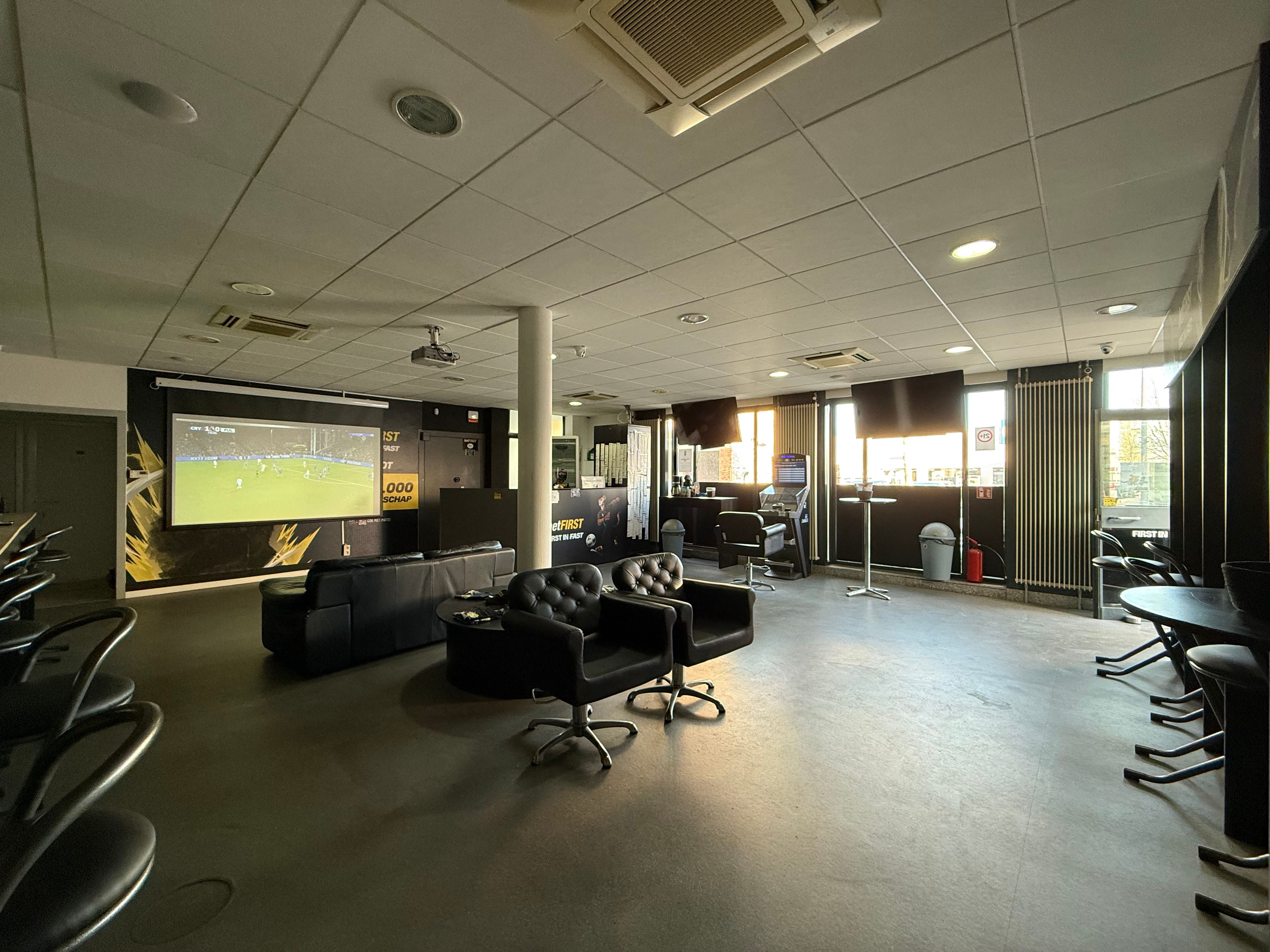 Hoek handelsgelijkvloers 95 m² + kelder foto 3