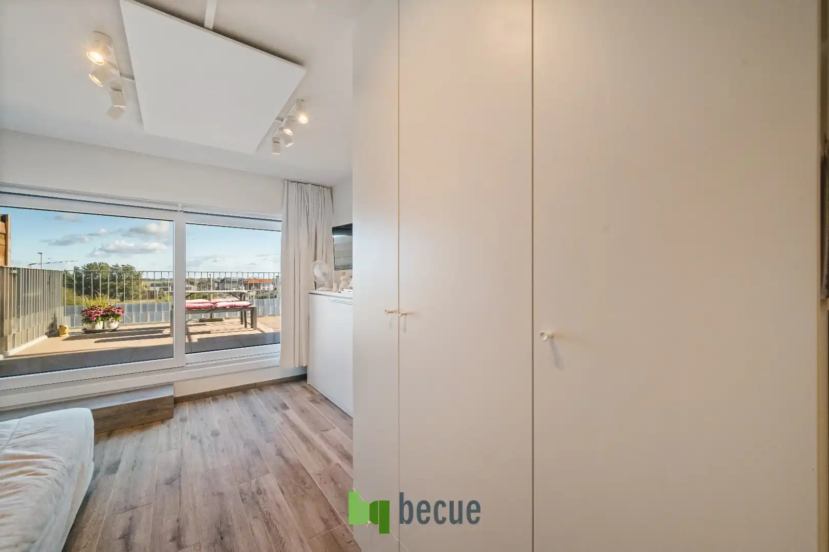 Studio met ruim zonnig terras van 16m², duinenzicht alsook zicht op de Rotonde en zee! foto 7