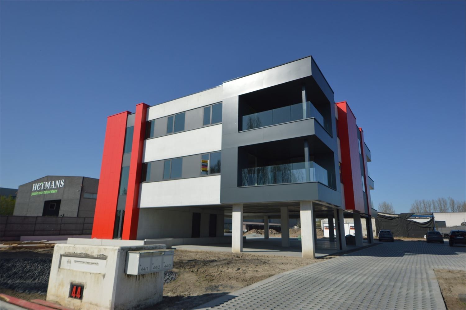 NIEUWBOUWKANTOREN MET PARKING NABIJ E40 foto 33