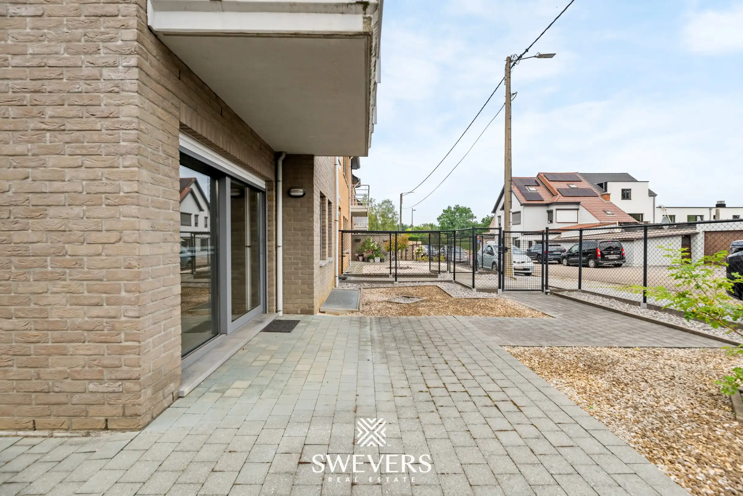 Ruim gelijkvloers appartement met tuin en ondergrondse autostaanplaats foto 27