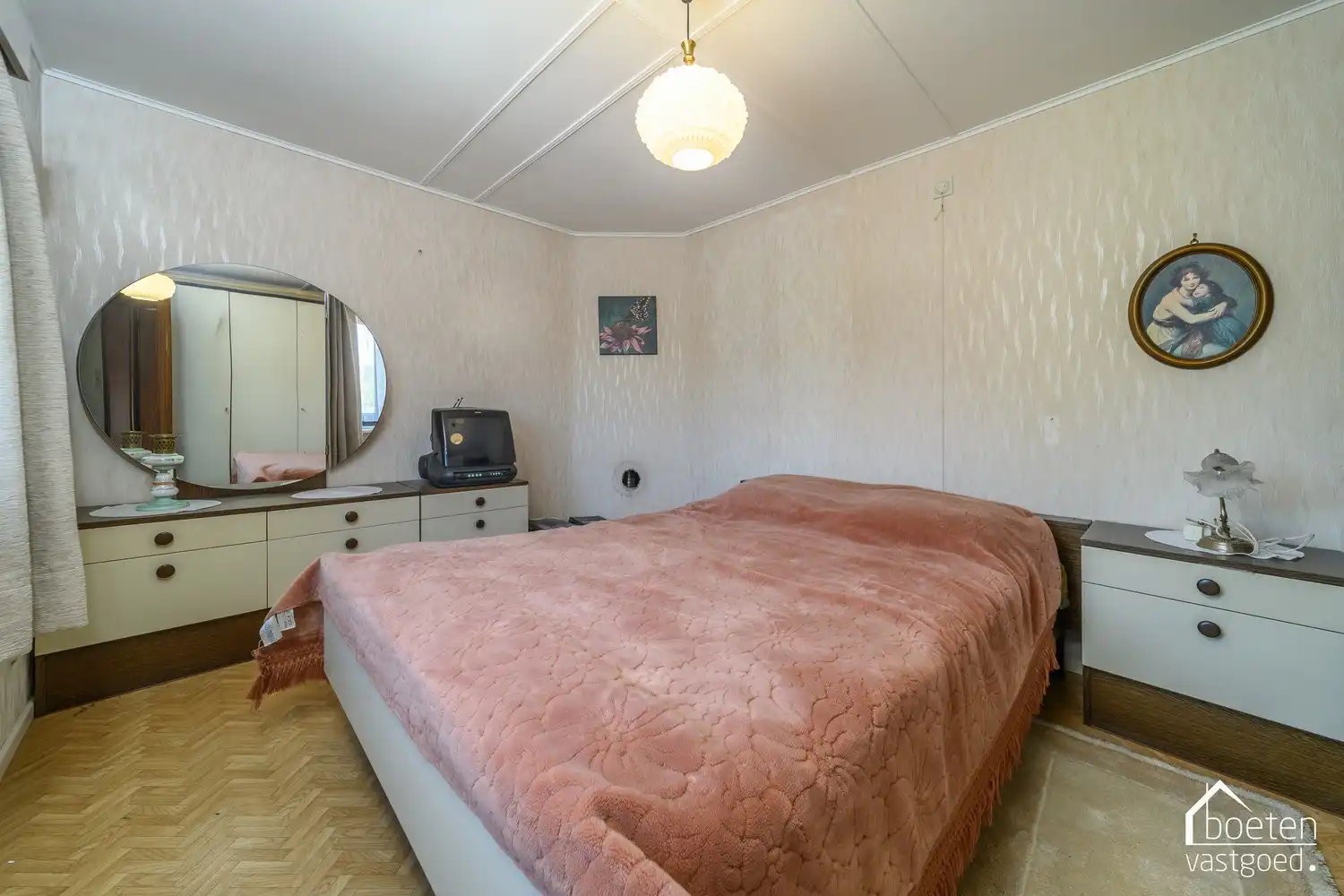 Veurne: Te renoveren stadswoning met heel wat mogelijkheden, 4 à 5 slpks, zonnig tuintje en dubbele garage op 236m² grondopp. foto 12