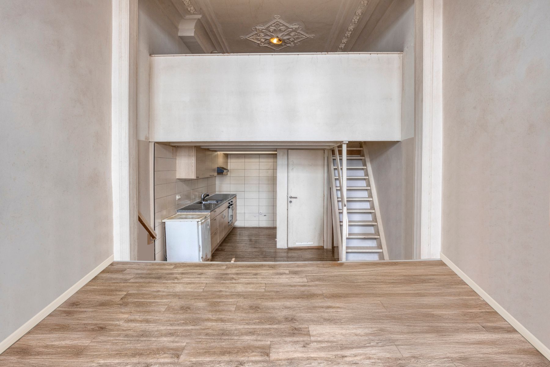 Studio met mezzanine (gelijkvloers) op toplocatie. foto 4