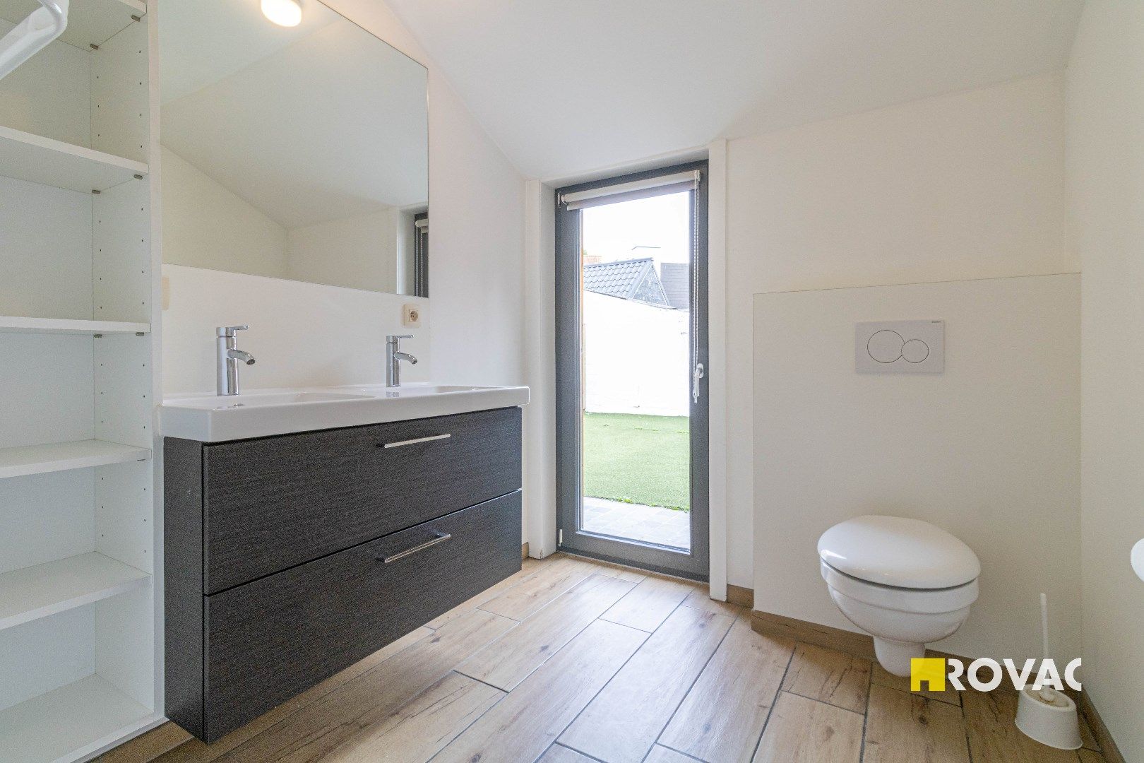 Gerenoveerde hoekwoning met 2 slaapkamers, tuin en uitweg.  foto 13