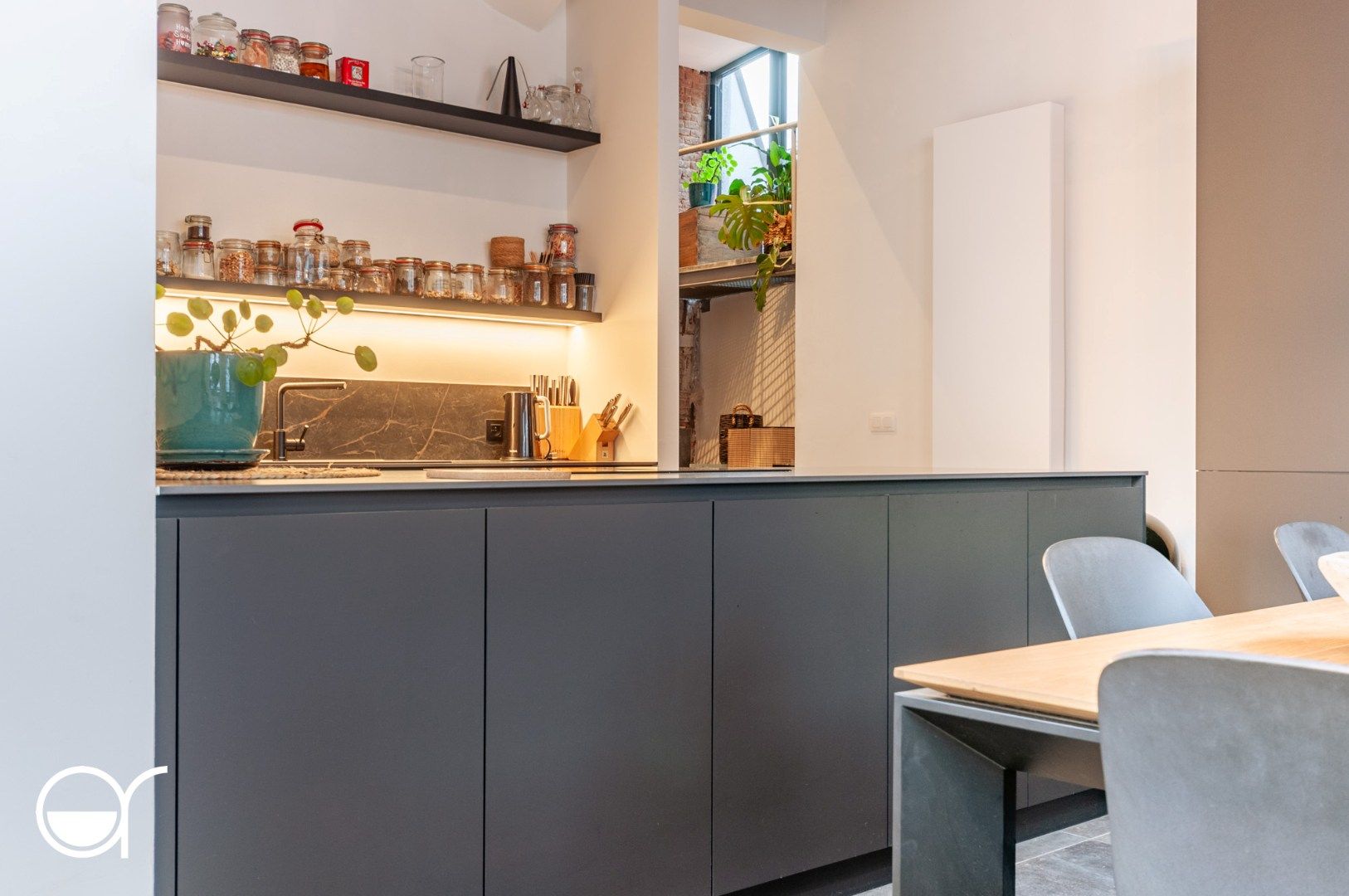 Gerenoveerde historische trapgevelwoning op unieke locatie foto 4