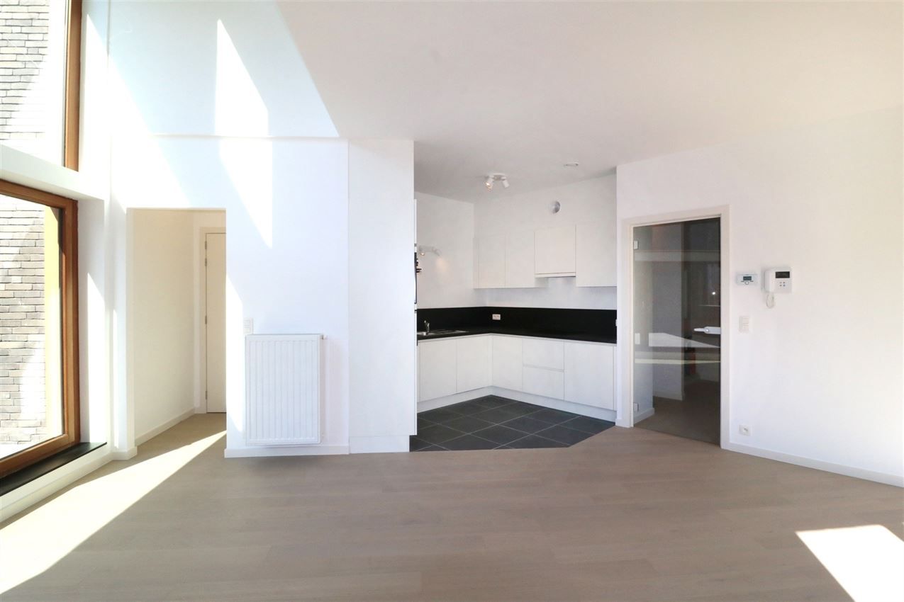 Bijzonder opgevat penthouse, 2 slpk., garage, groot terras foto 9