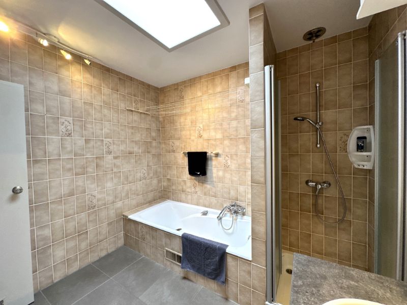 Ruime woning met 3 slaapkamers, garage en tuin – rustige ligging foto 28