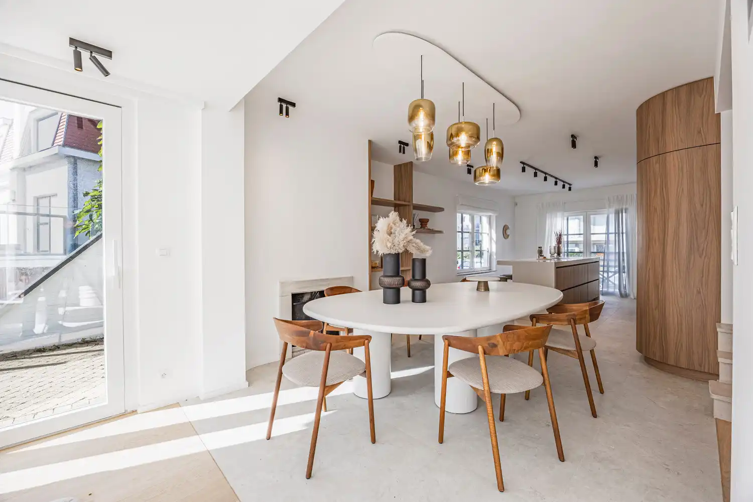 Stijlvolle vrijstaande villa met schitterende zongerichte terrassen, uitstekend gelegen op een boogscheut van het strand foto 2