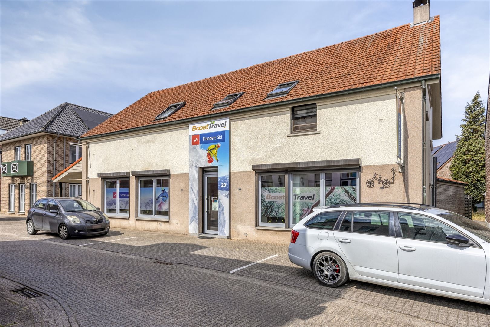 Hoofdfoto van de publicatie: TE KOOP: Woning met handelsruimte en appartement in Eksel!