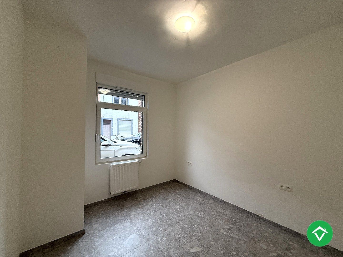 Volledig gerenoveerde rijwoning met 3 slaapkamers en terrastuin in centrum Roeselare foto 4