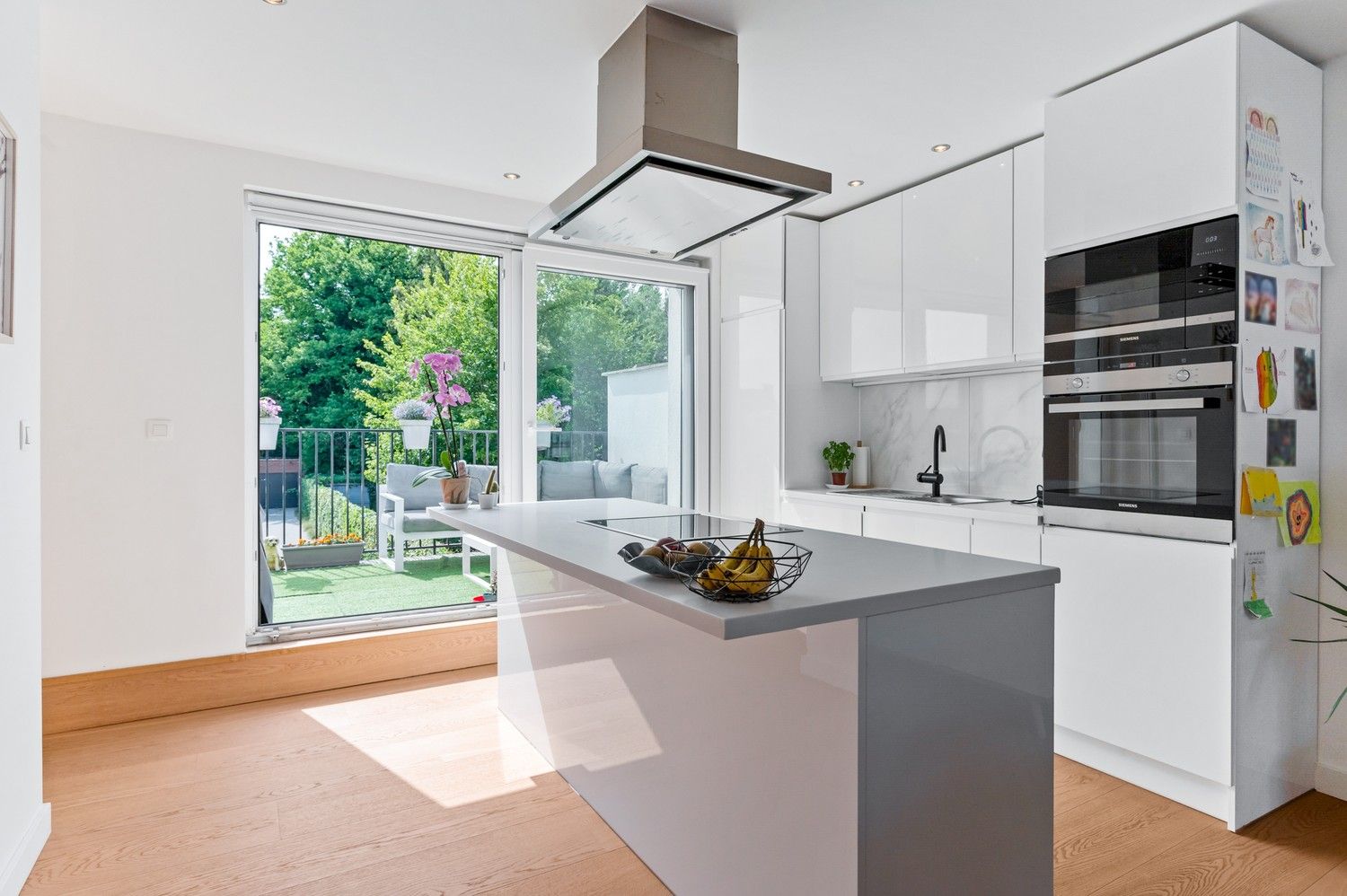Prachtig instapklare duplex appartement met 2 slaapkamers, een garagebox en terras in Schoten! foto 7