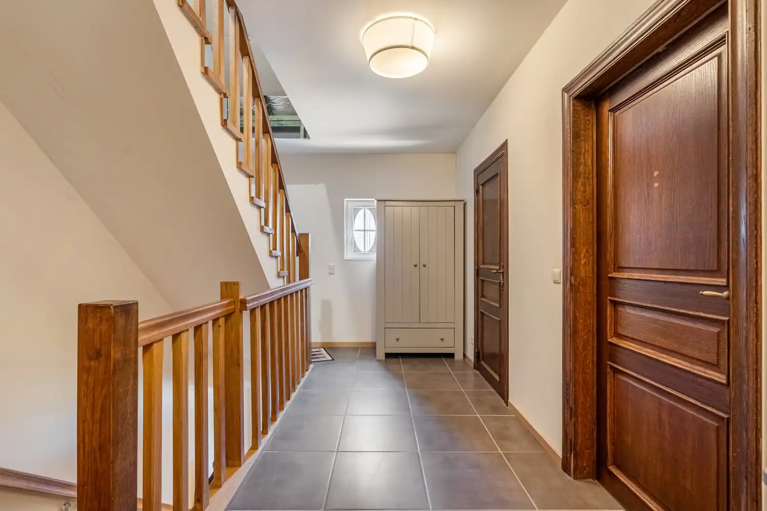 Goed gelegen, halfopen en energiezuinige woning met 3 slaapkamers, een bureau en een oprit met een garage te Kessel-Lo! foto 12