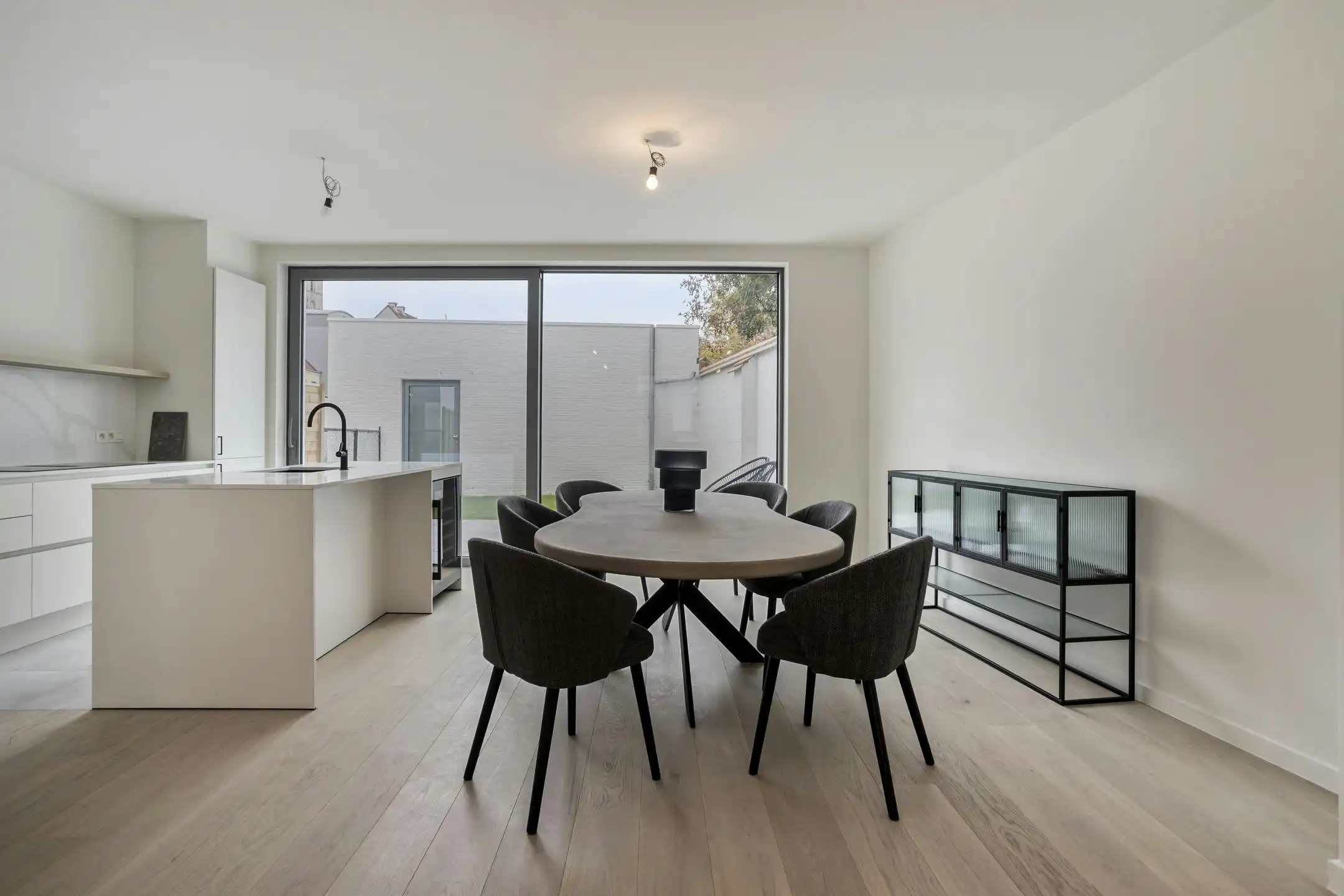 Stijlvol huis te centrum Brugge met 3 slaapkamers en garage foto 4