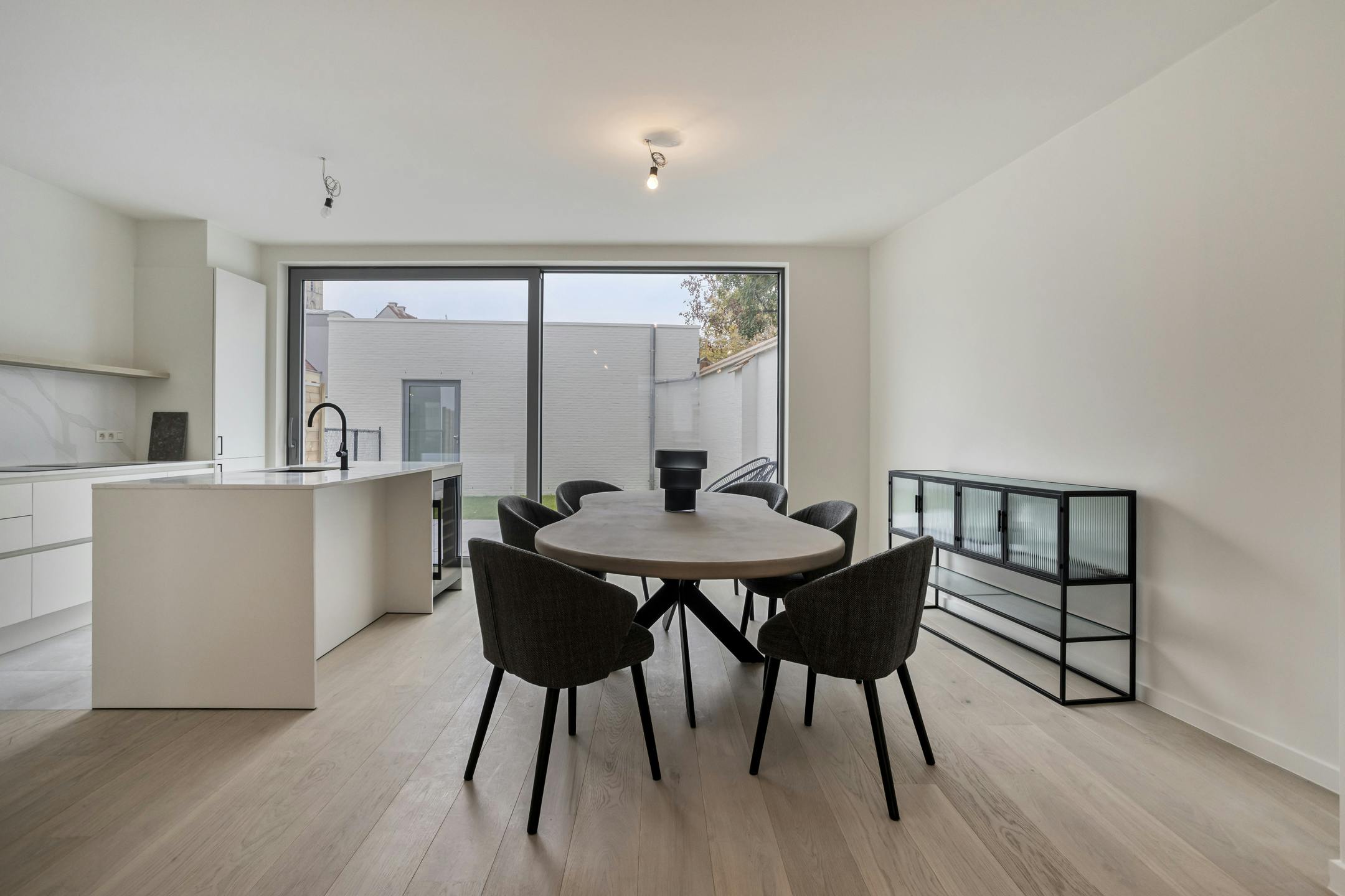 Stijlvol huis te centrum Brugge met 3 slaapkamers en garage foto 4