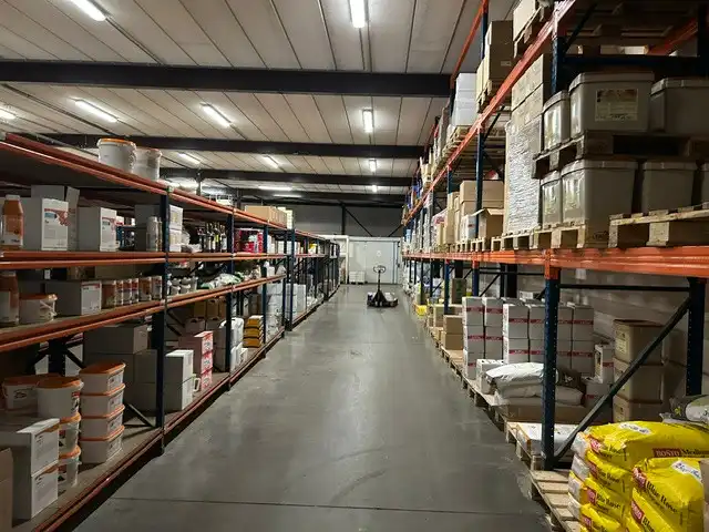 MULTIFUNCTIONEEL BEDRIJFSPAND MET KOEL-EN VRIESFACILITEITEN foto 14