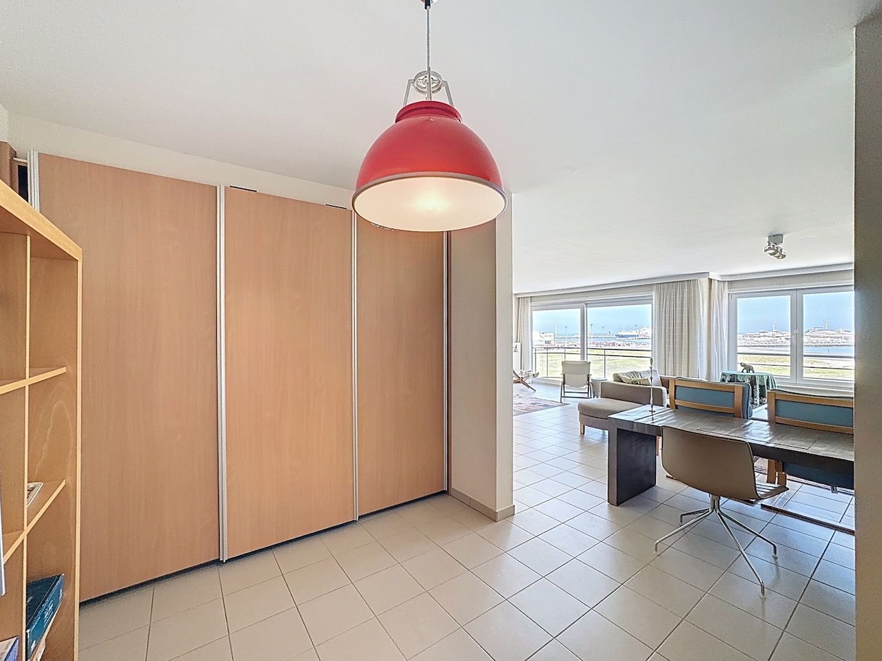 Buitengewoon ruim appartement met frontaal zeezicht en een woonkamer van maar liefst 8,12 m breed! foto 12
