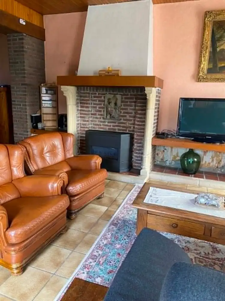Charmante 3-gevelwoning met 2 slaapkamers, ruime zolder en tal van mogelijkheden foto 3