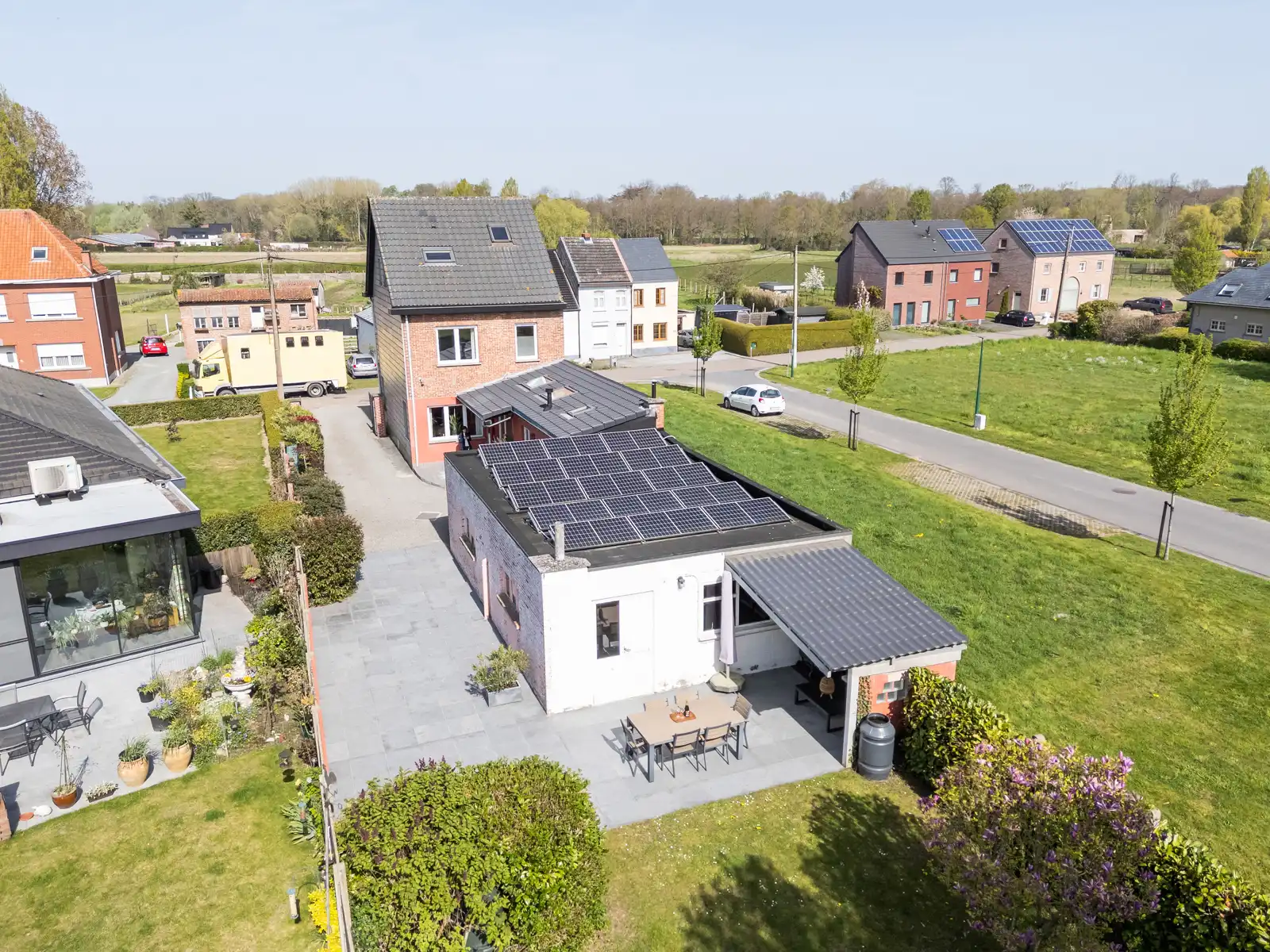 Woning met 4 slaapkamer, 2 badkamers en garage/atelier foto 3