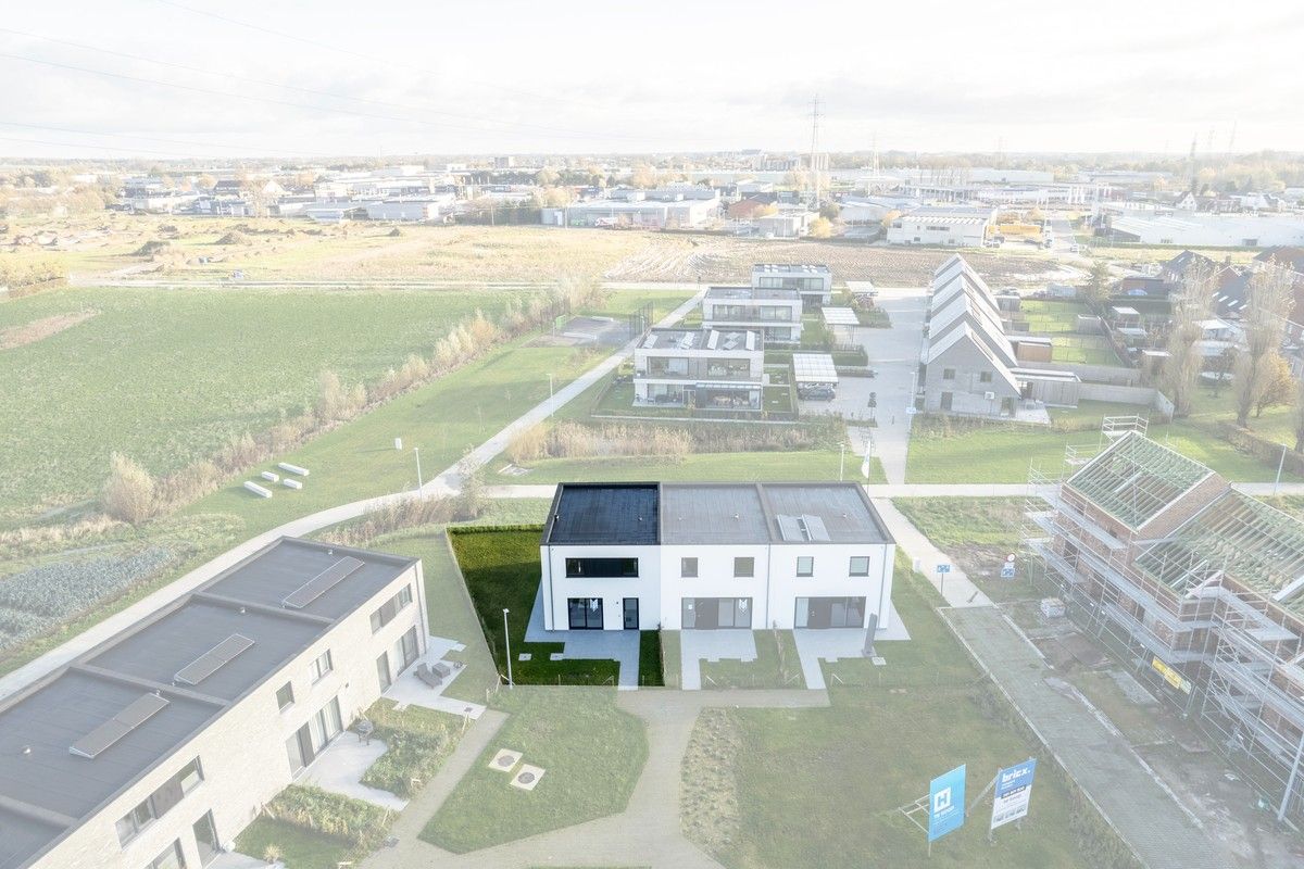 Volledig afgewerkte nieuwbouwwoning gelegen te Roeselare foto 2