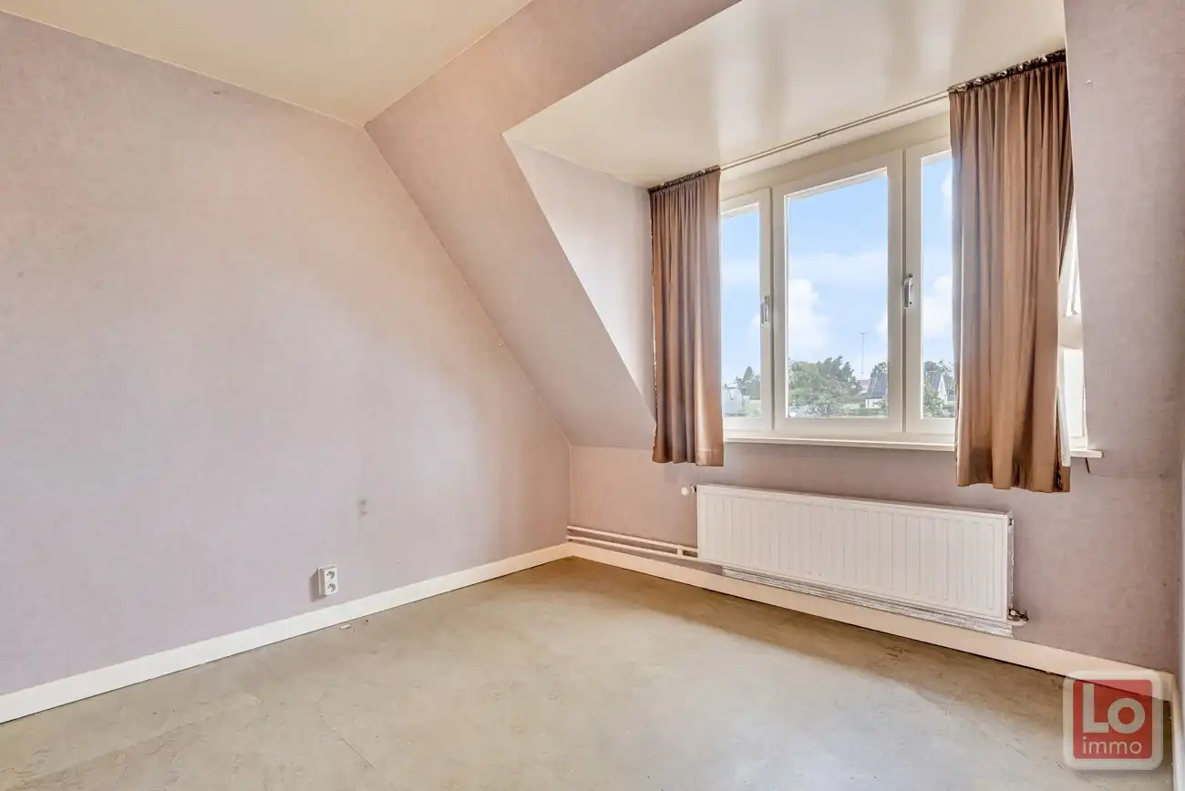 Charmante te renoveren woning met 3 slaapkamers in het rustige Desteldonk foto 14