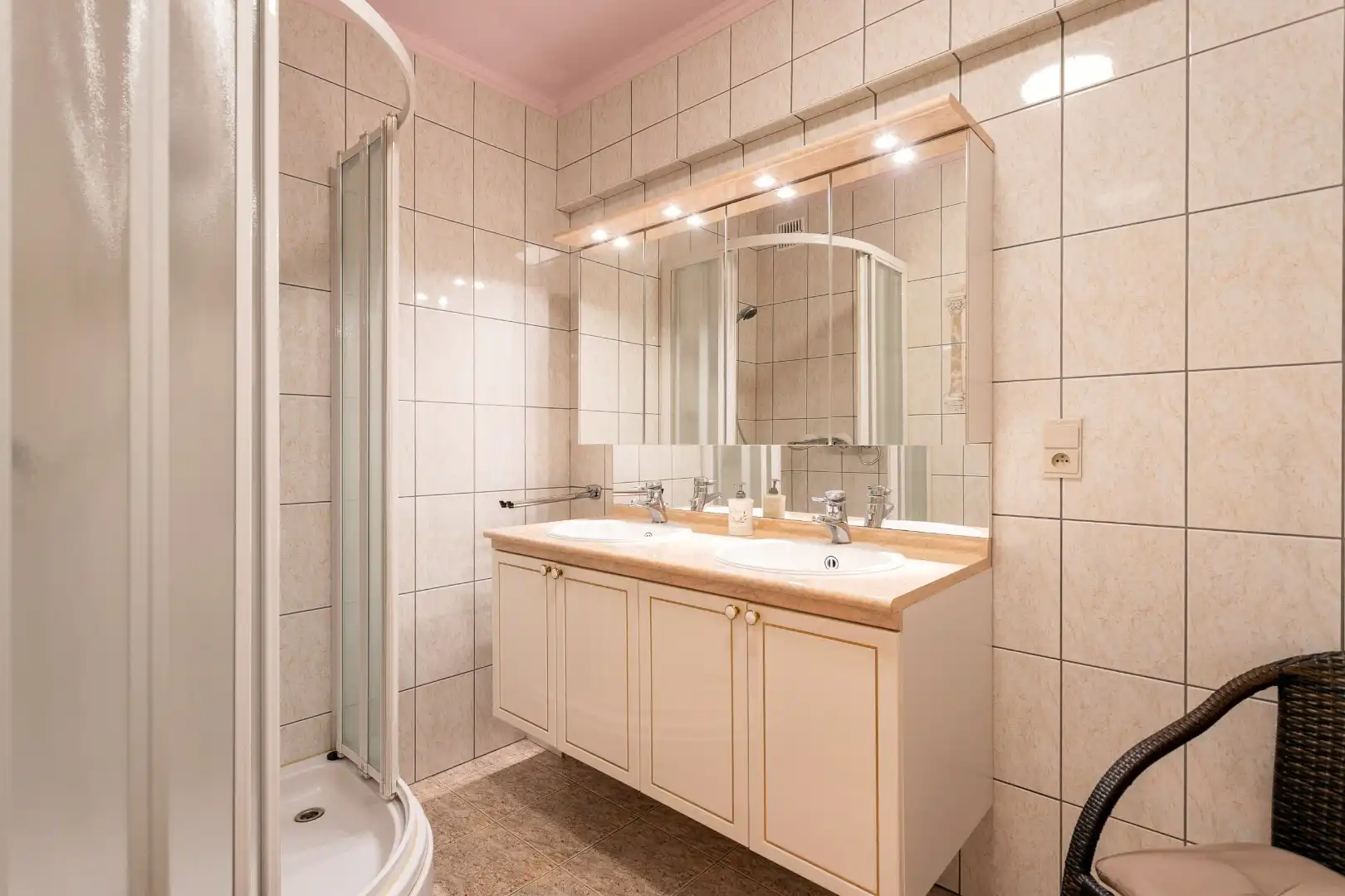 Ruim app (EPC:C) met 3 slpk, terras, kelder en garage foto 14