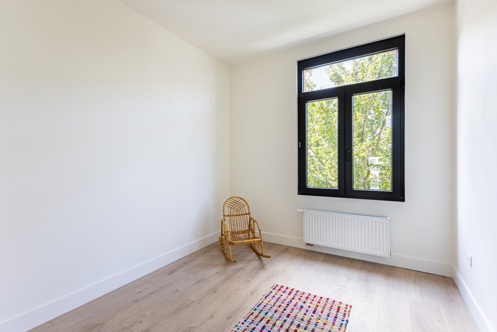 Compleet gerenoveerde woning met 4 slaapkamers en tuin in Schoten.  foto 12