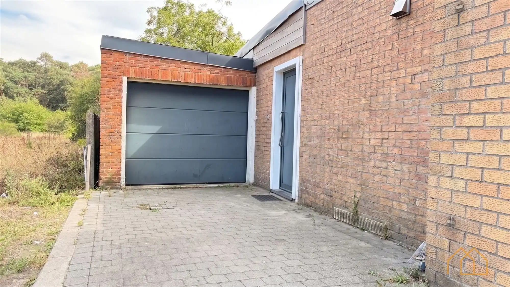 Huis met open leefruimte en tuin foto 15