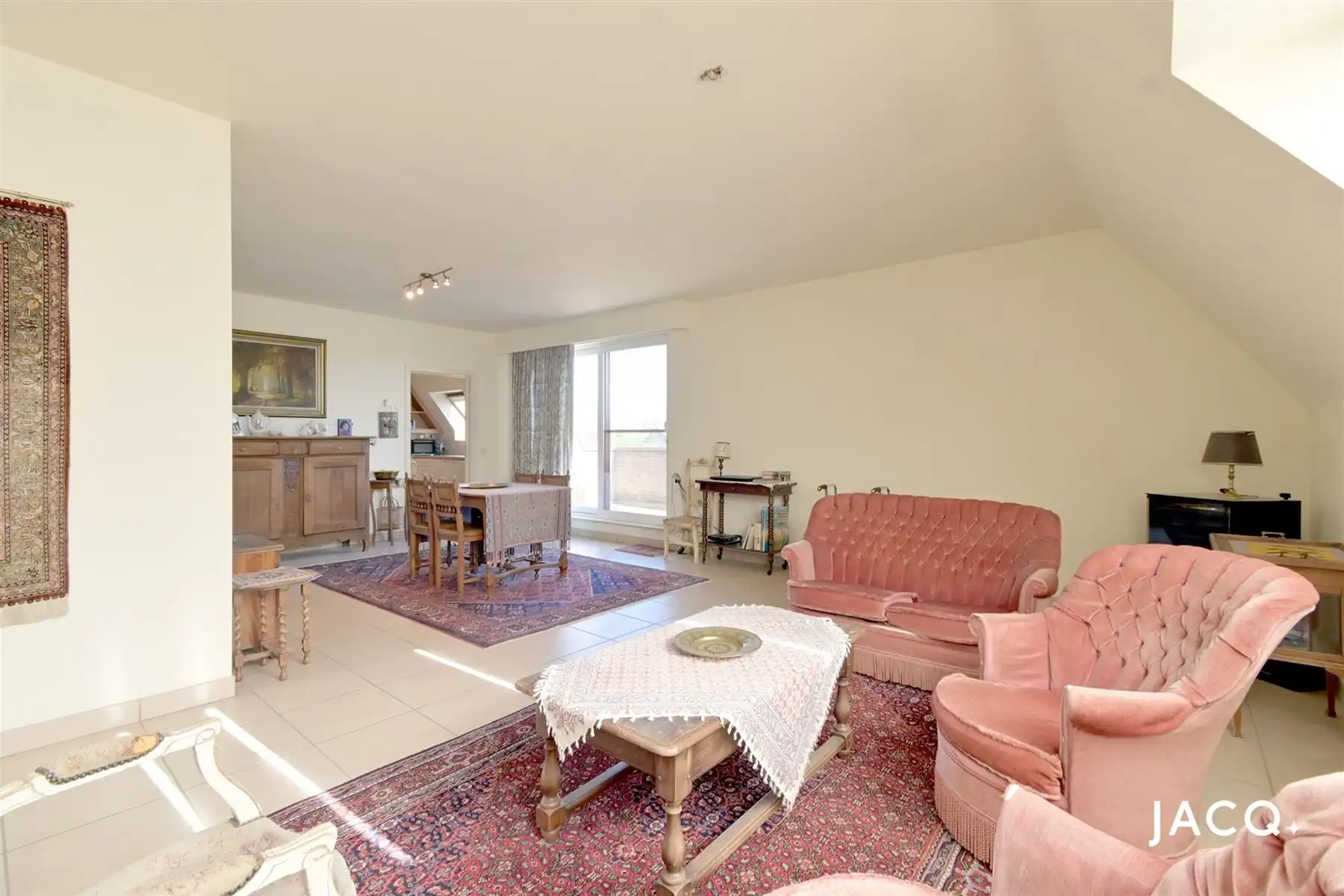 Instapklaar dakappartement met 2 à 3 slpk's, terras en mogelijk autostaanplaats! foto 6