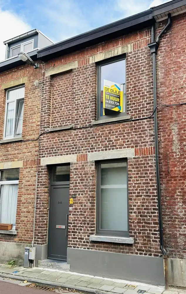 Knusse, instapklare gezinswoning met tuin foto {{pictureIndex}}