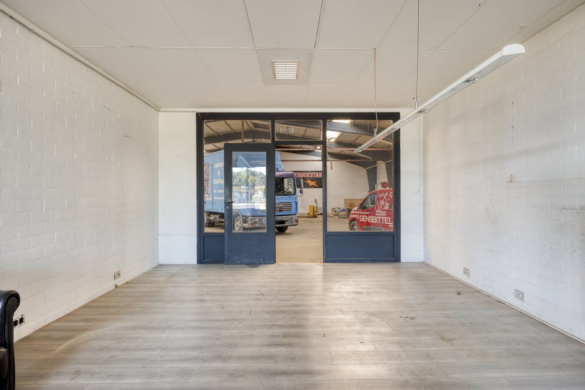 Magazijn met woonst en burelen in Adegem (Maldegem) foto 13