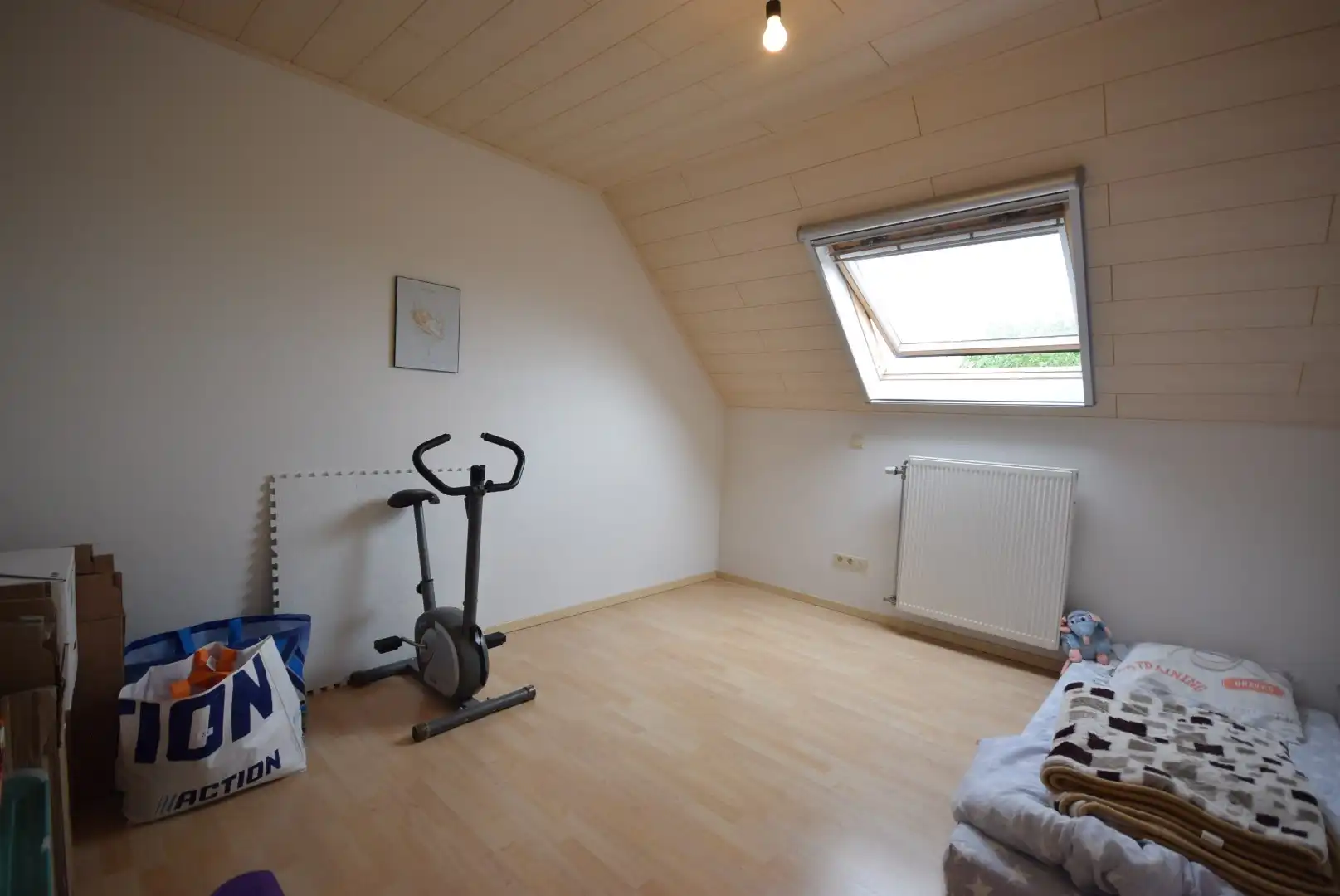 RUSTIG GELEGEN GEZINSWONING MET 3 SLAAPKAMERS, GARAGE EN ZONNIGE TUIN foto 10