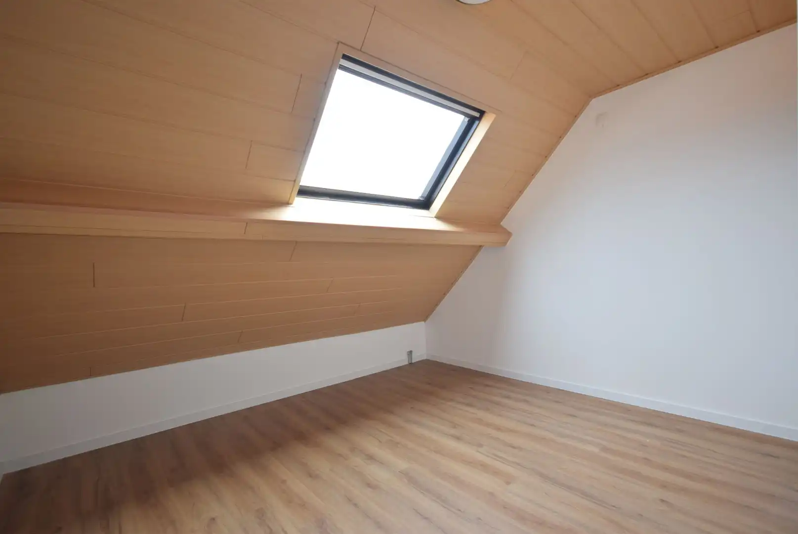 Instapklare rijwoning te koop in Roeselare – rustig gelegen nabij centrum en park foto 15