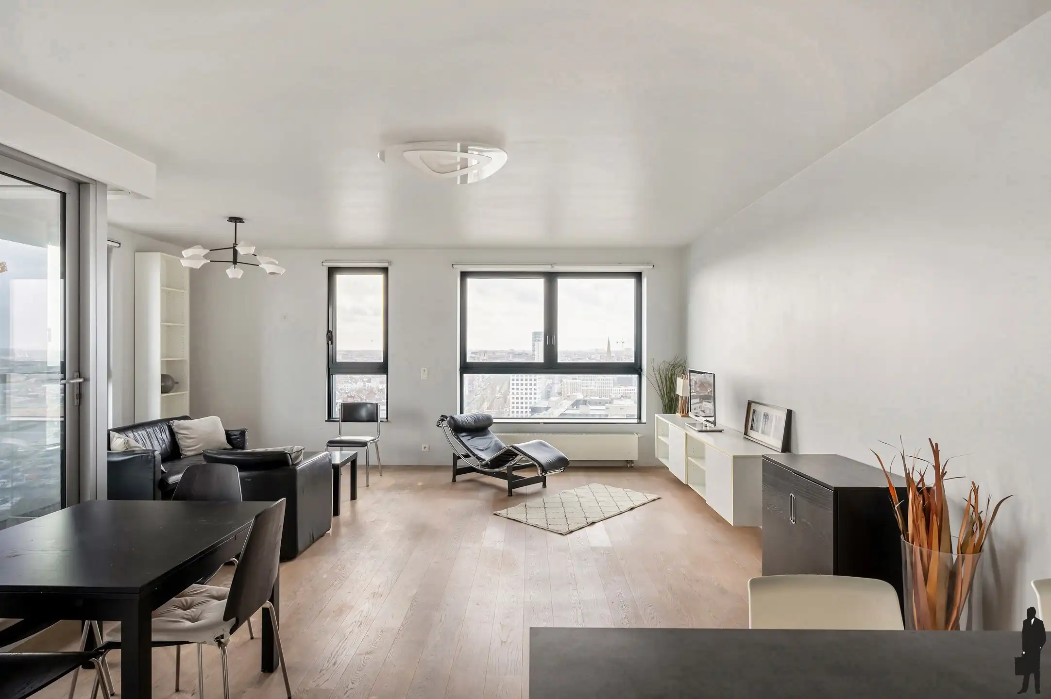 Exclusief tweeslaapkamer appartement op de 17de verdieping met panoramisch stadszicht foto 7