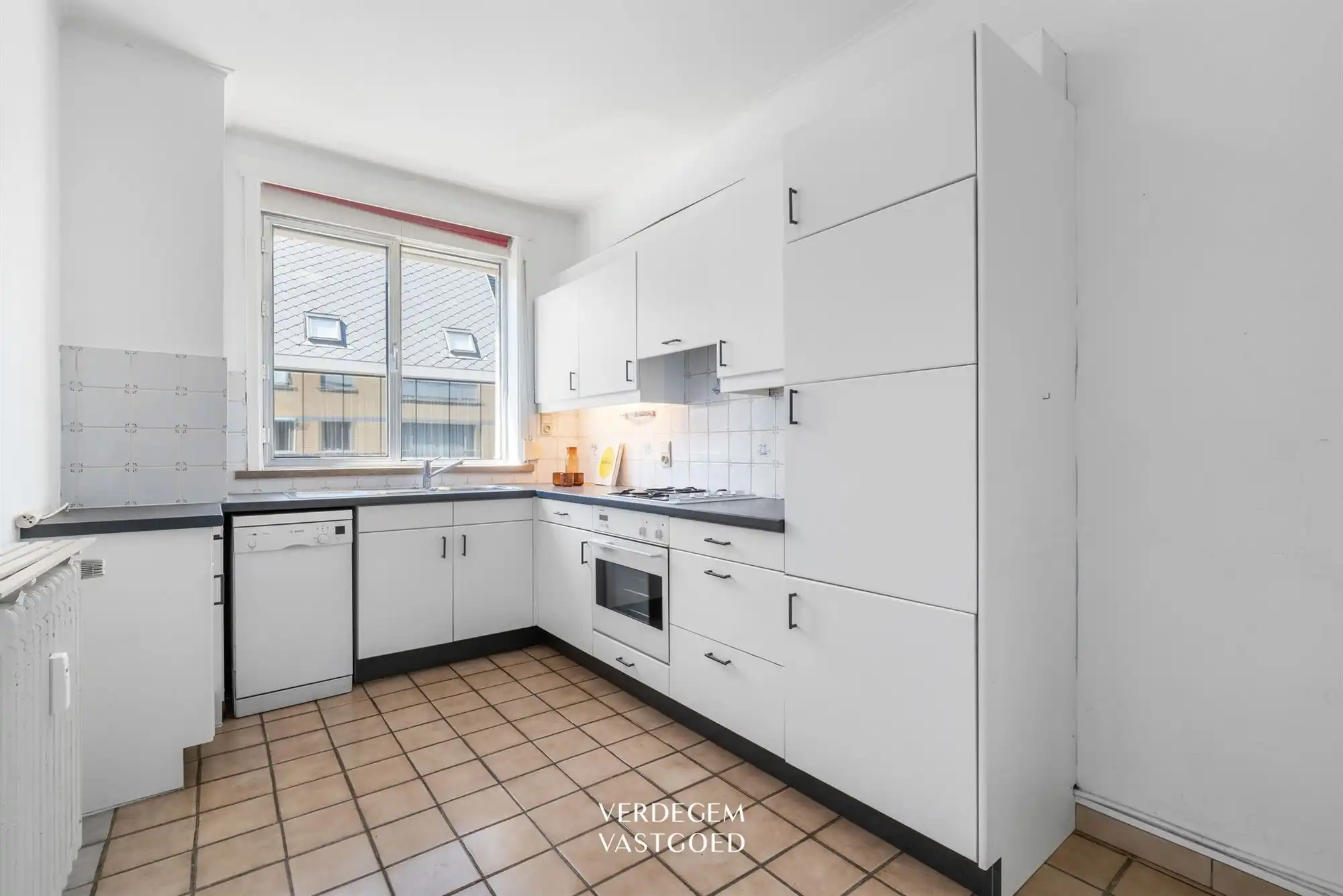 Lichtrijk en ruim appartement met 2 slaapkamers, terras en garage foto 11