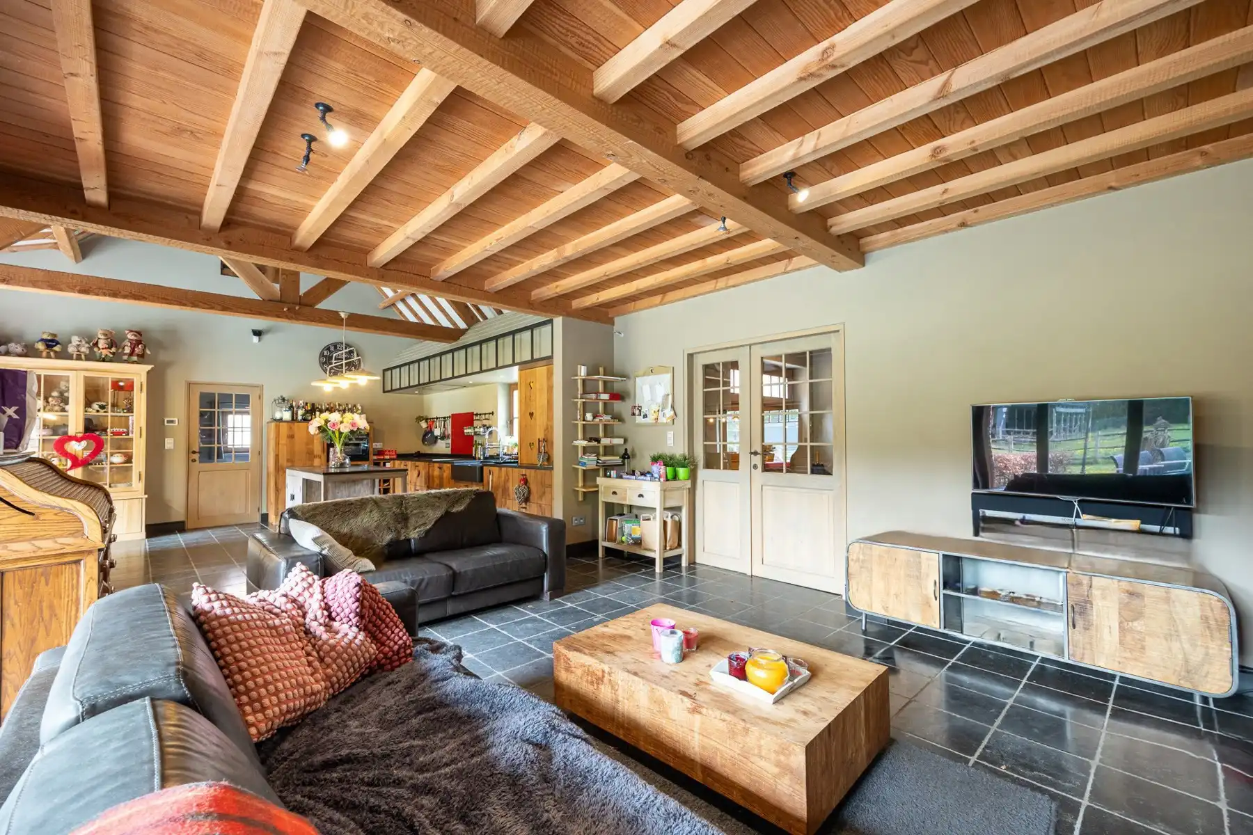 GELIJKVLOERSE WONING, IDAAL VOOR PAARDENLIEFHEBBERS foto 5