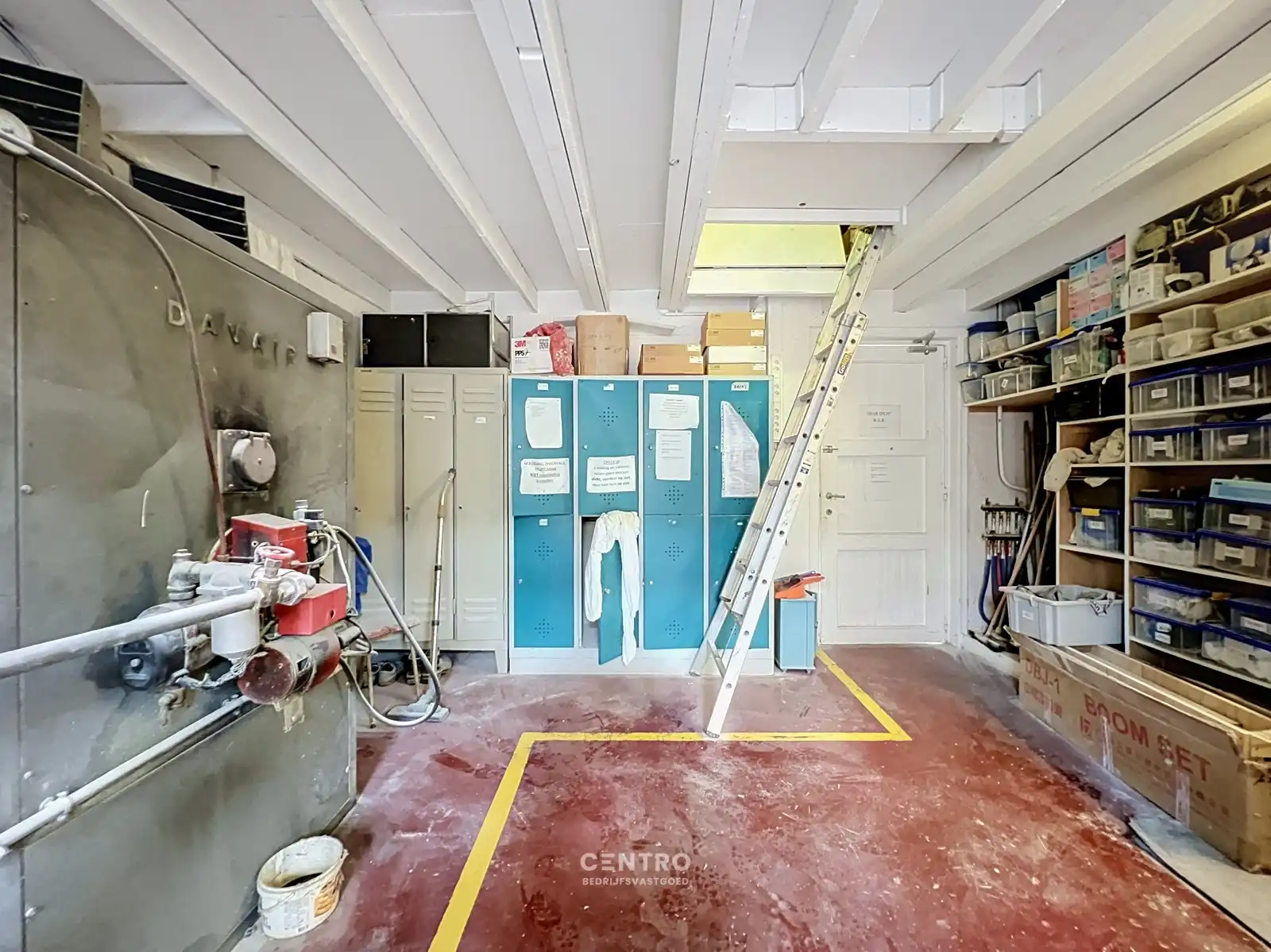 Ruimtelijk magazijn met toonzaal, kantoor en woonst te Lichtervelde, ideaal voor wonen én werken op een perceel van 1.002m²! foto 58