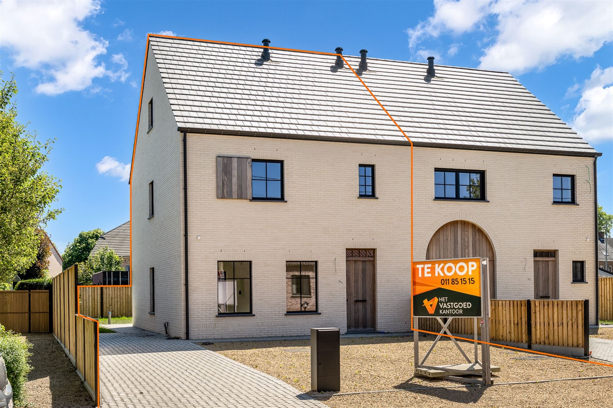 PRACHTIG AFGEWERKTE NIEUWBOUWWONING (195m²)  MET 3 SLAAPKAMERS + ZOLDER EN AFGEWERKTE TUIN TE BERINGEN foto {{pictureIndex}}